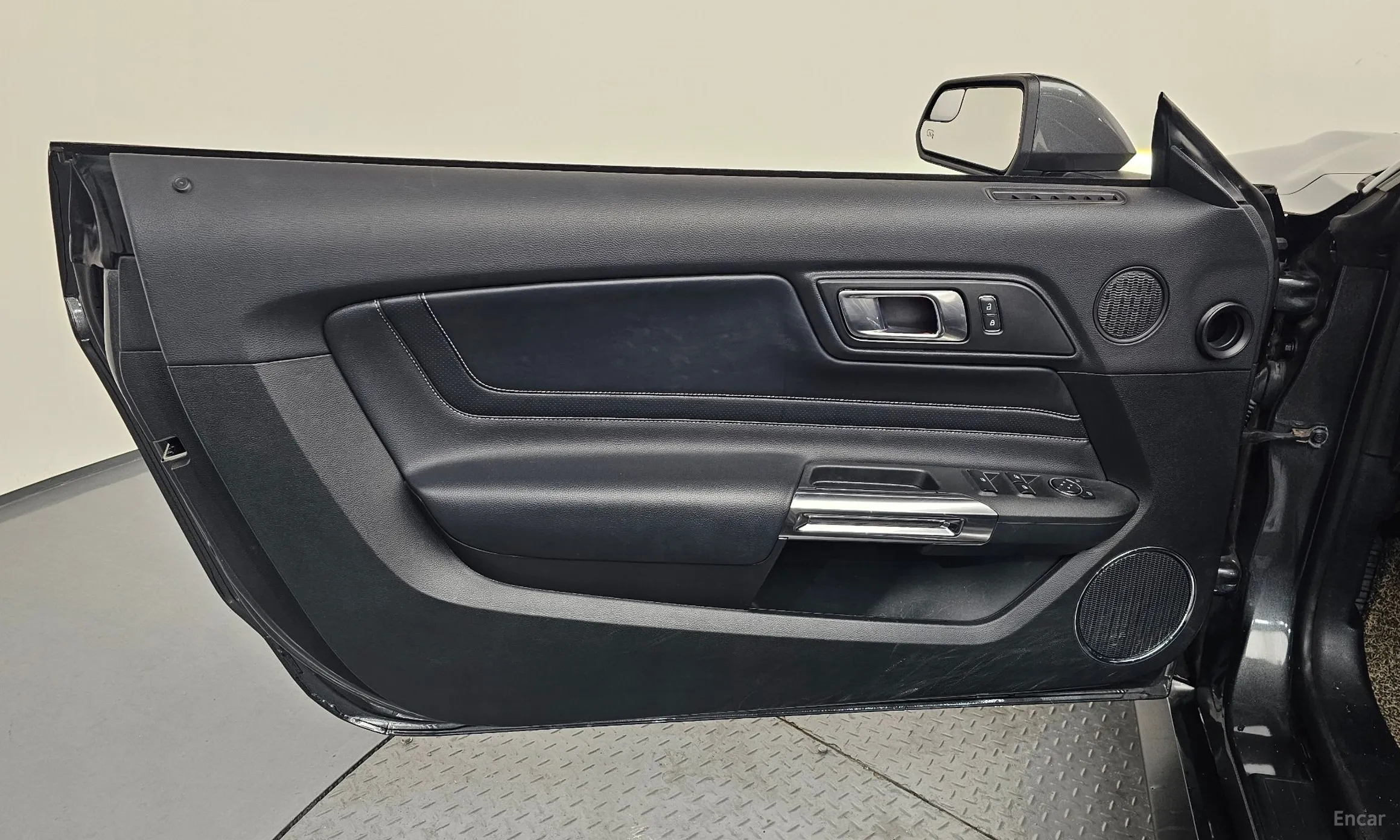 Ford Mustang превью 20