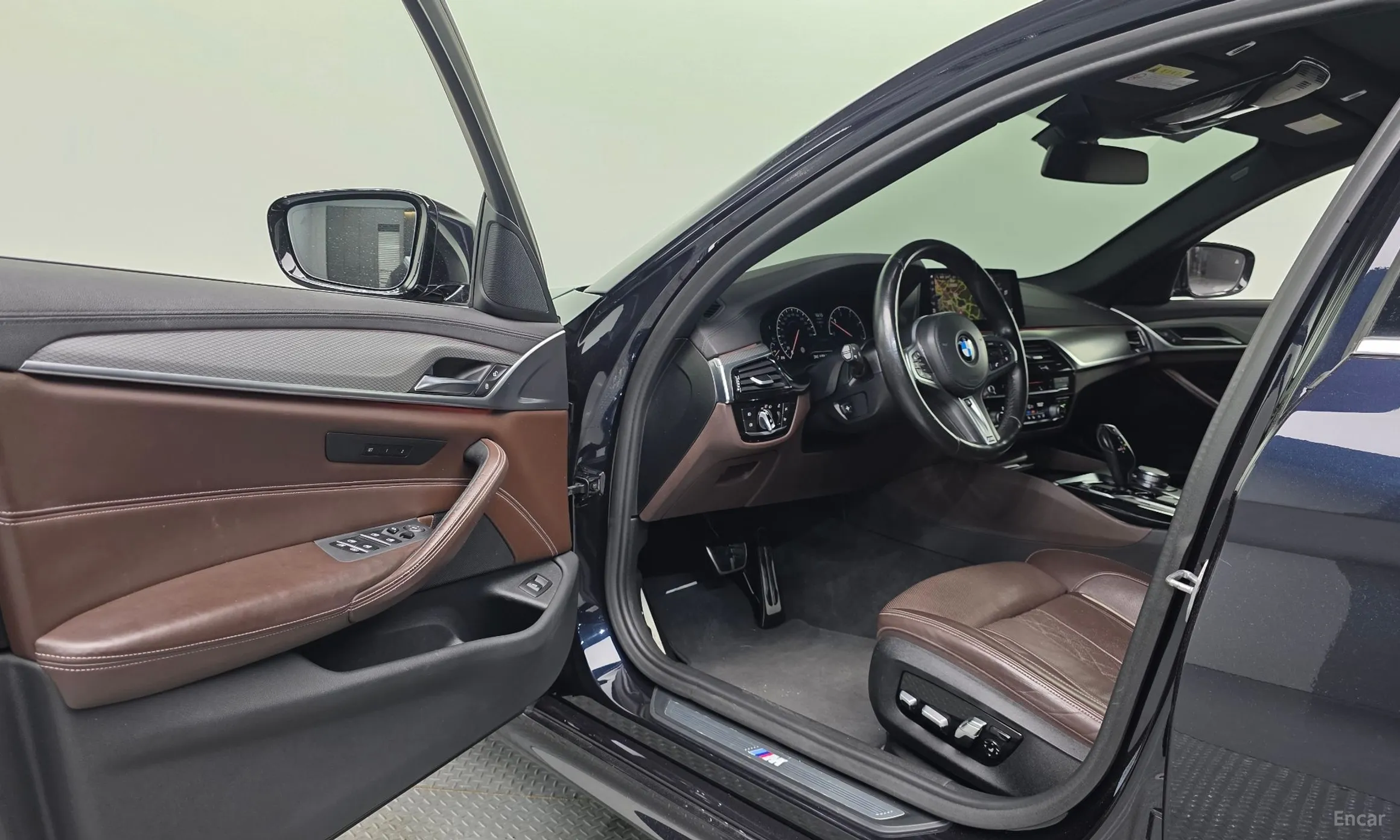 BMW 5 Series (G30) превью 10