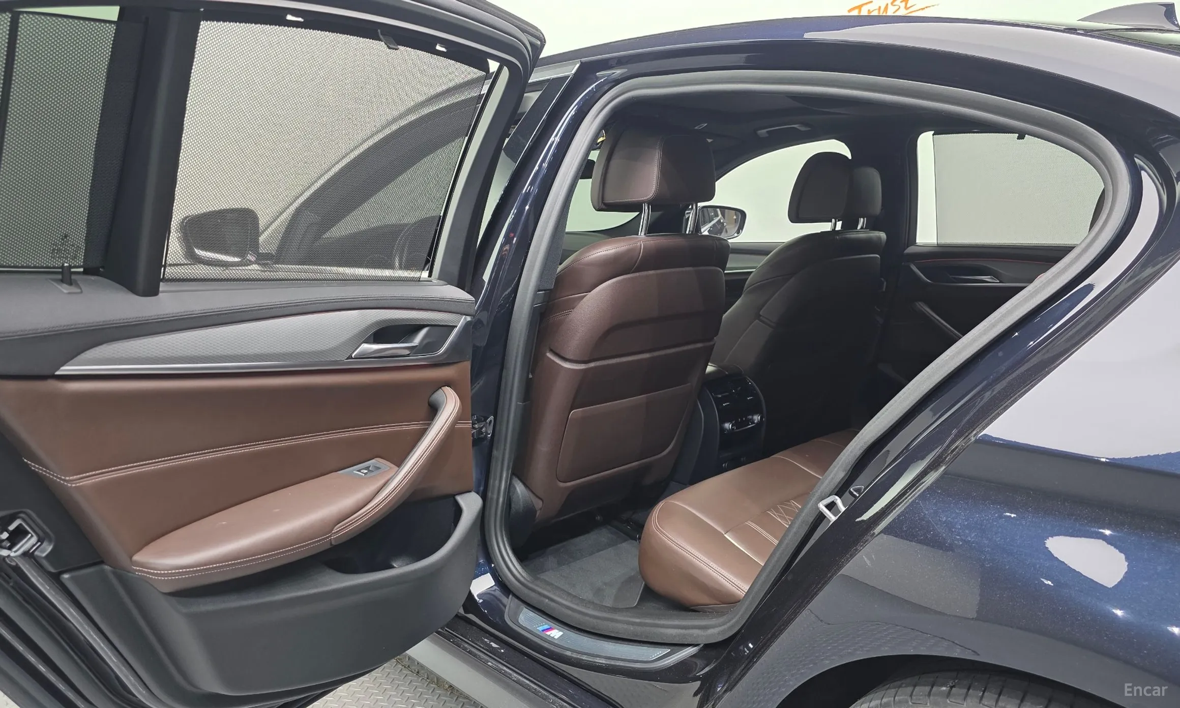BMW 5 Series (G30) превью 15