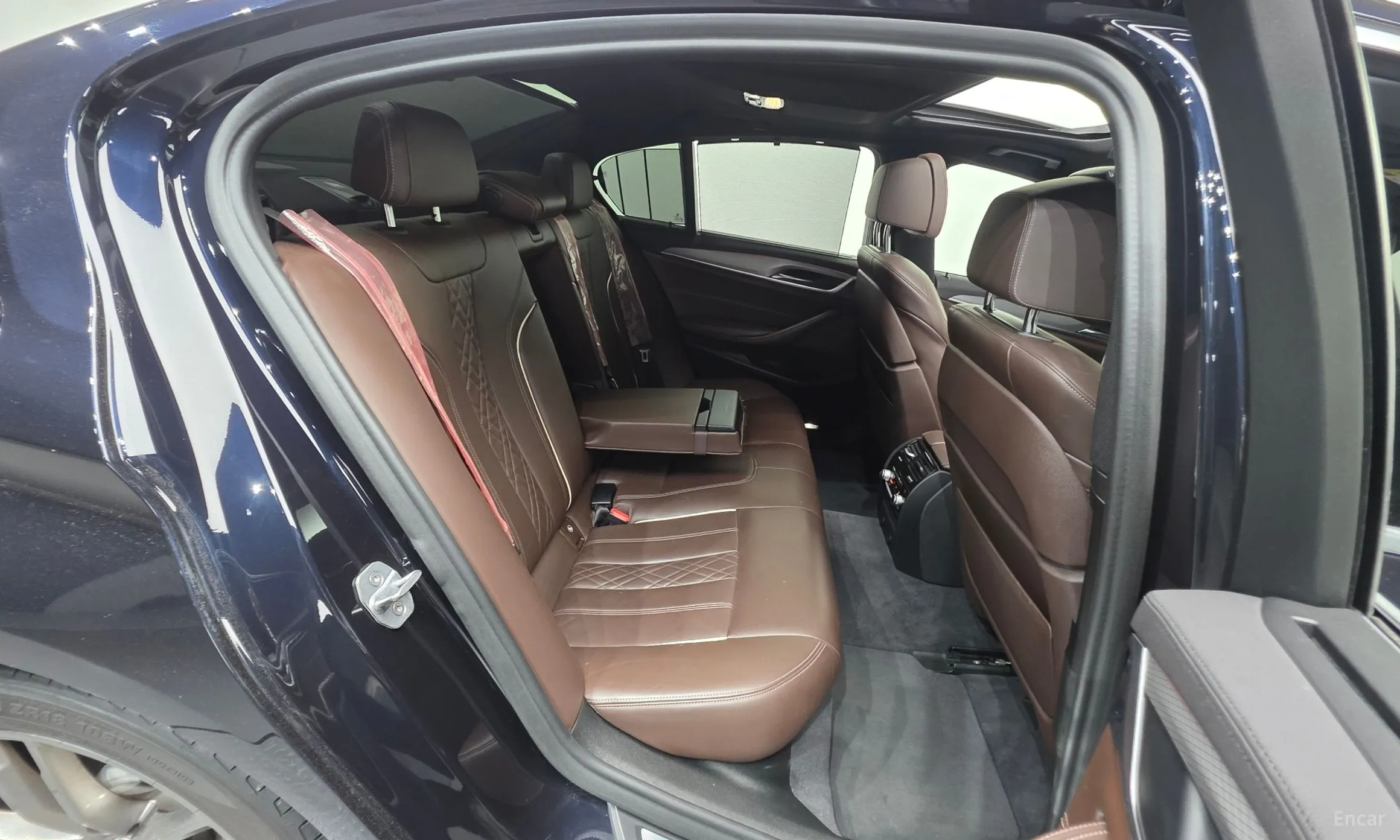 BMW 5 Series (G30) превью 17