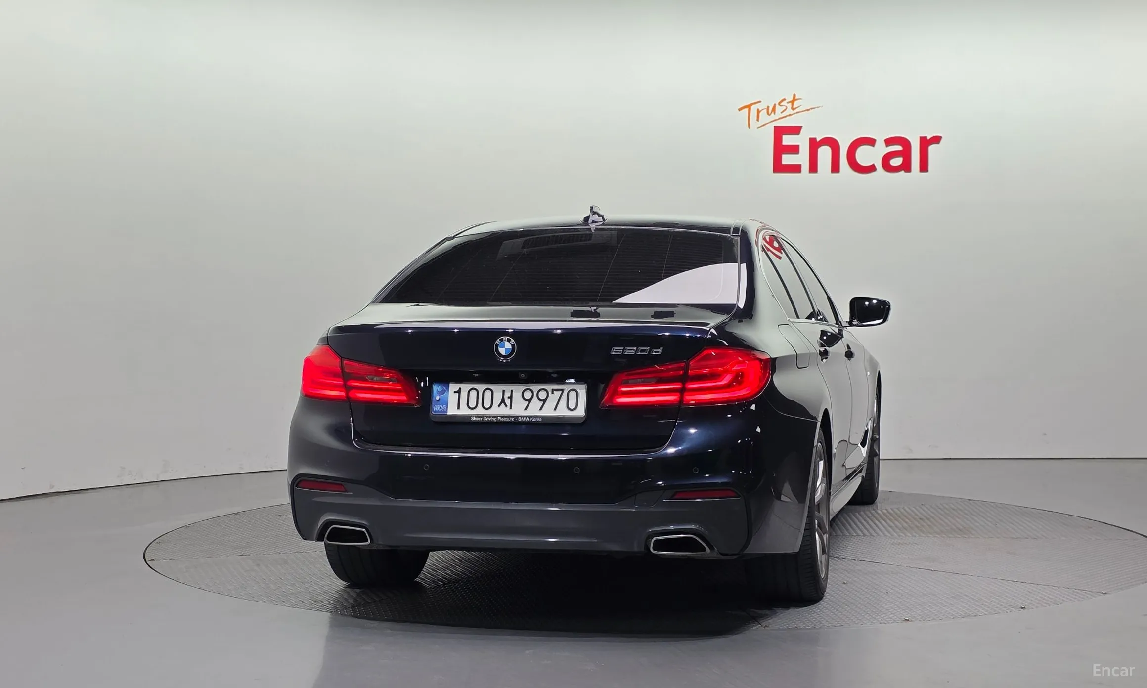 BMW 5 Series (G30) превью 4