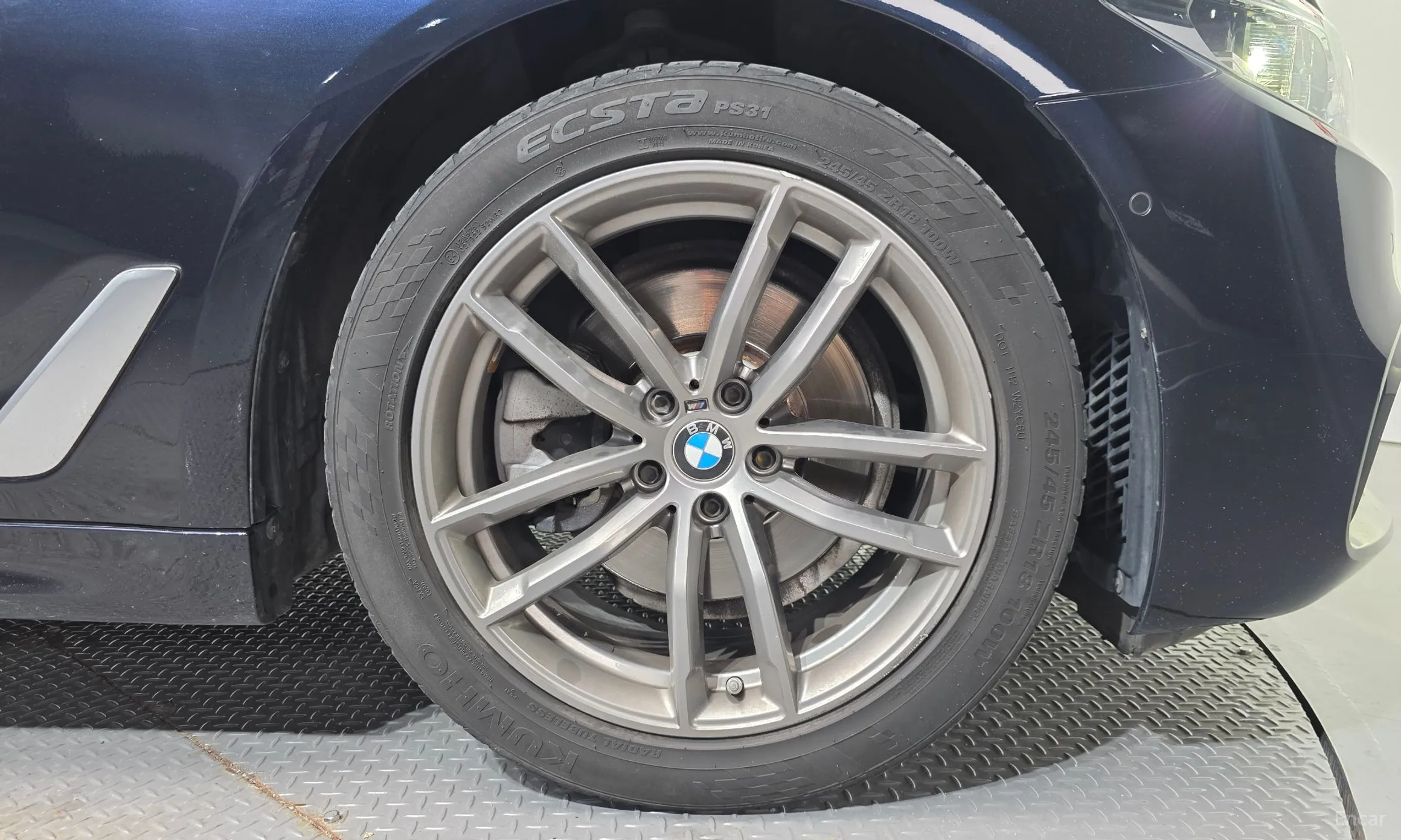 BMW 5 Series (G30) превью 5