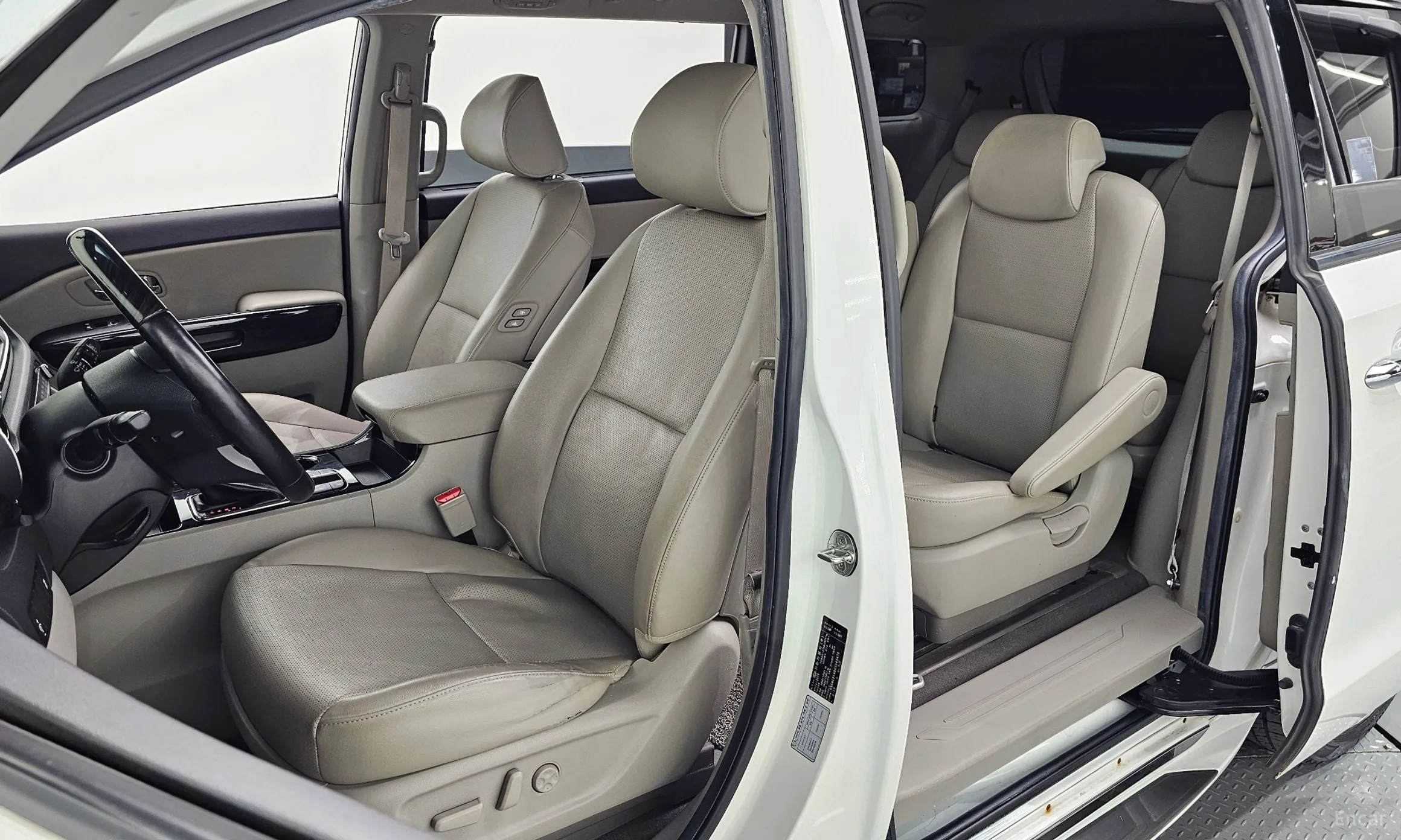 Kia Carnival превью 10
