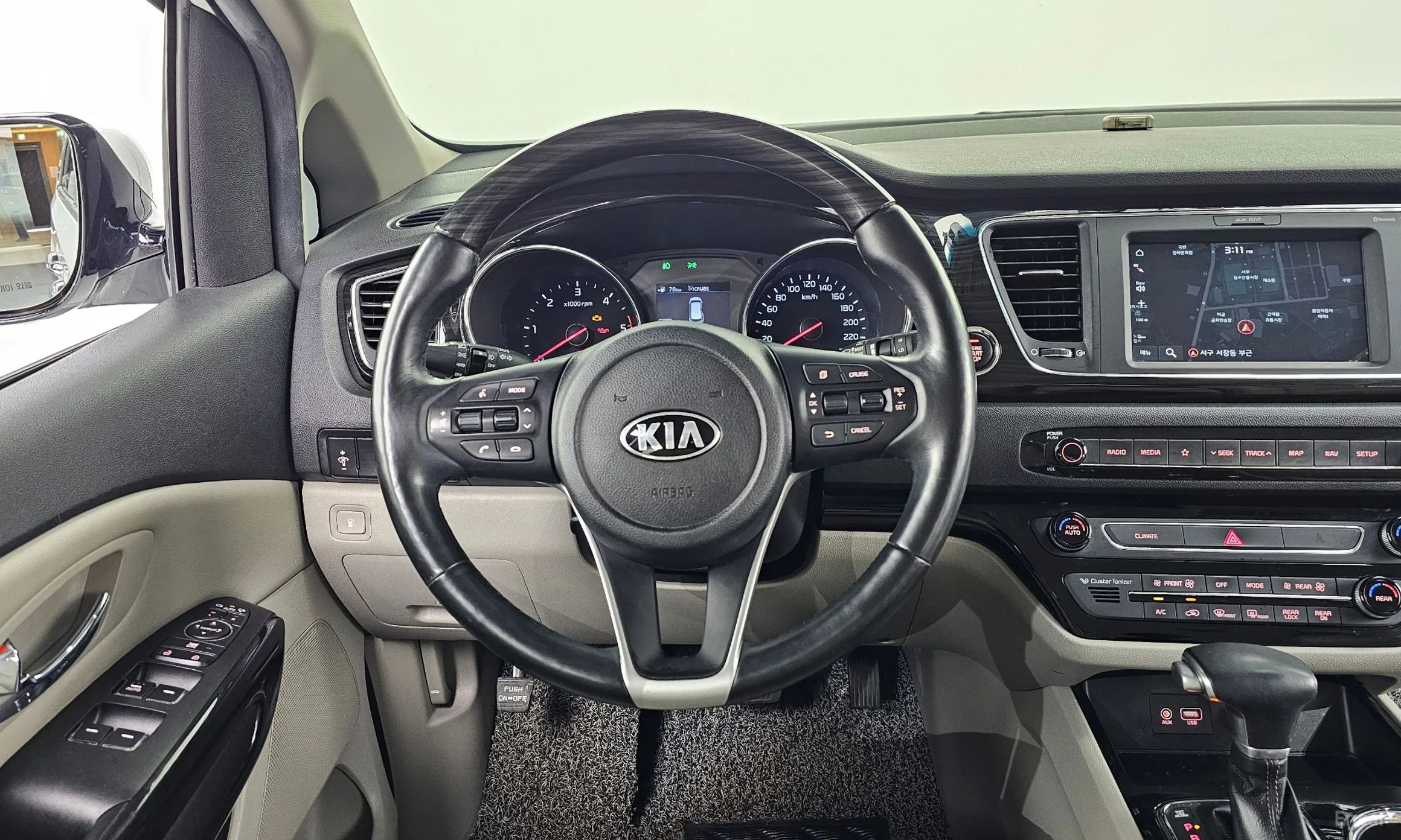 Kia Carnival превью 13