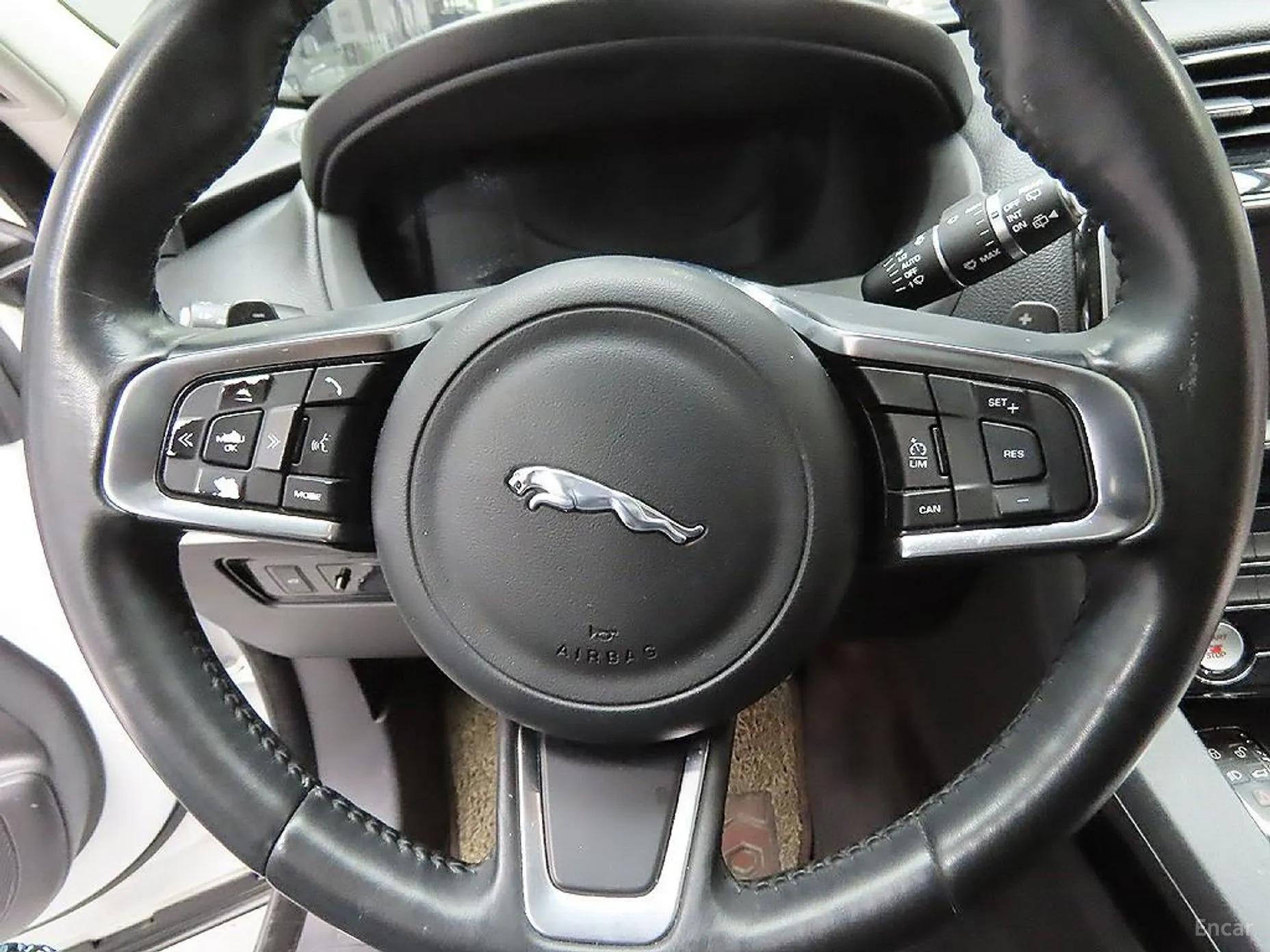 Jaguar F-PACE превью 15