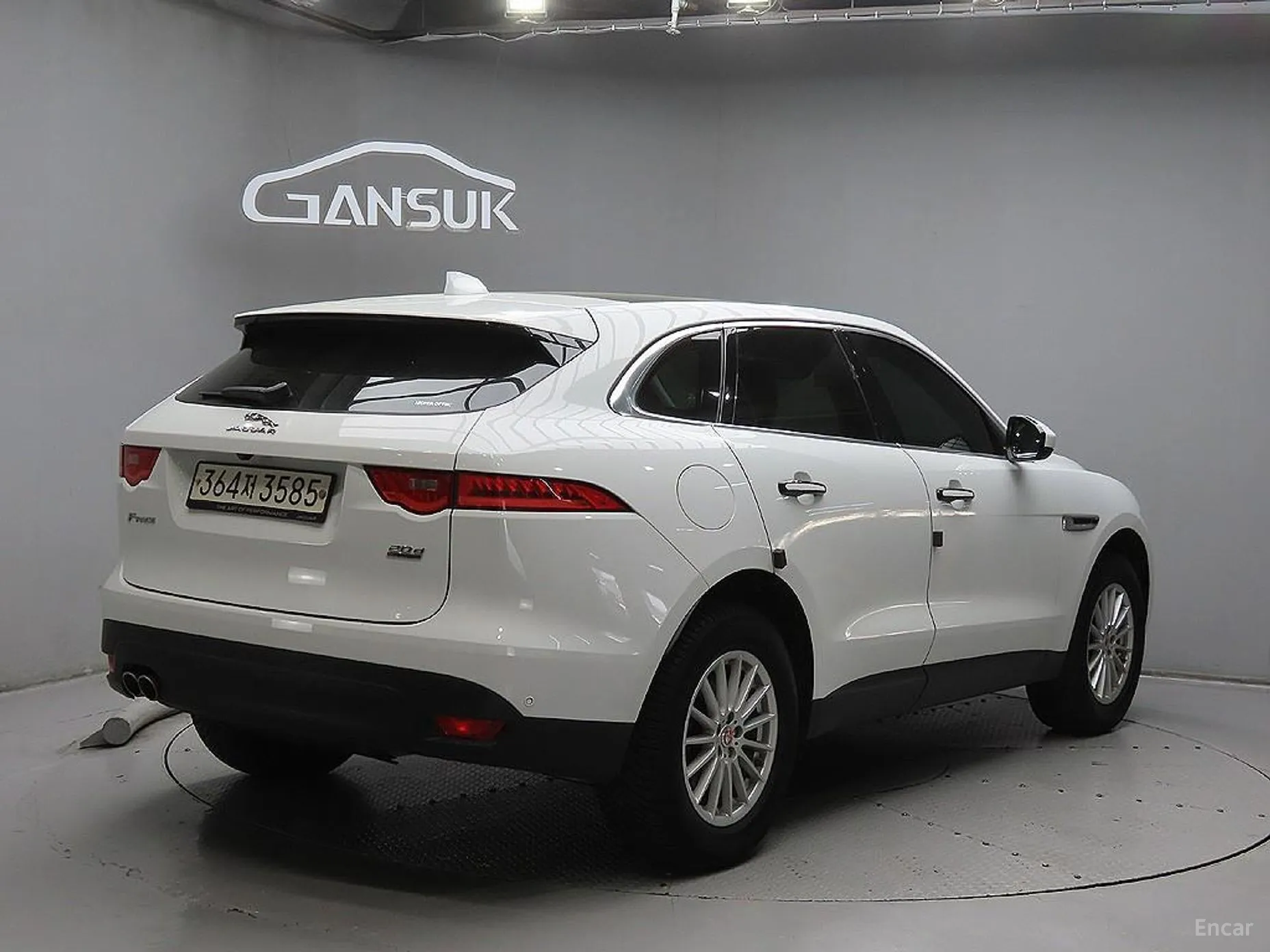 Jaguar F-PACE превью 4