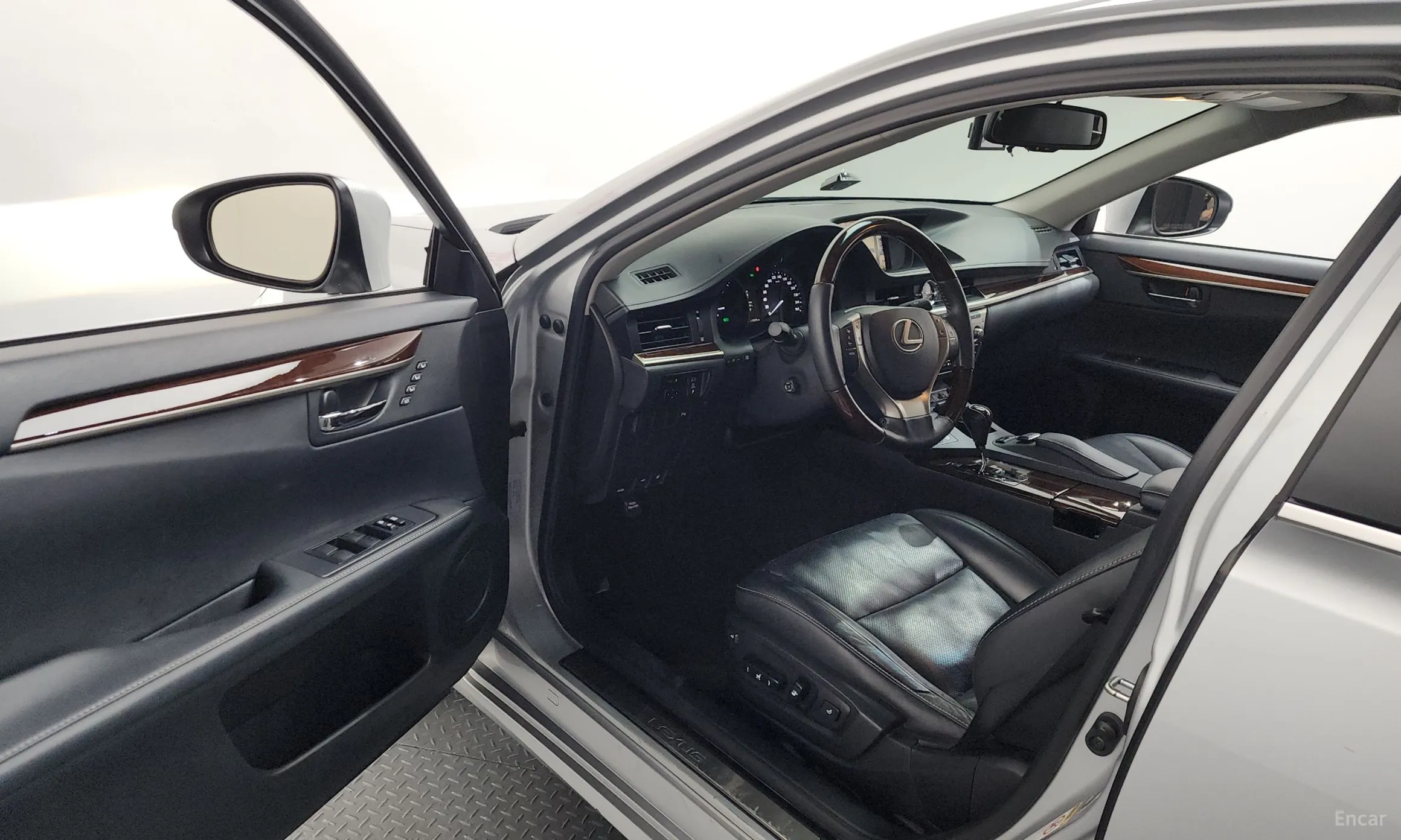 Lexus New ES300h превью 10