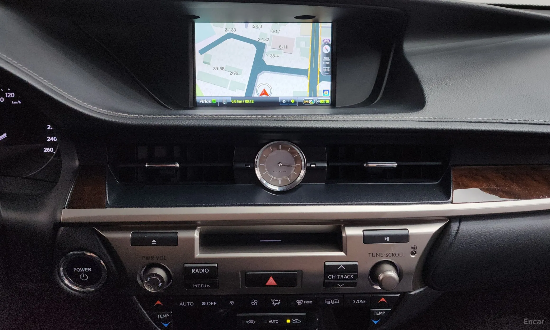 Lexus New ES300h превью 13