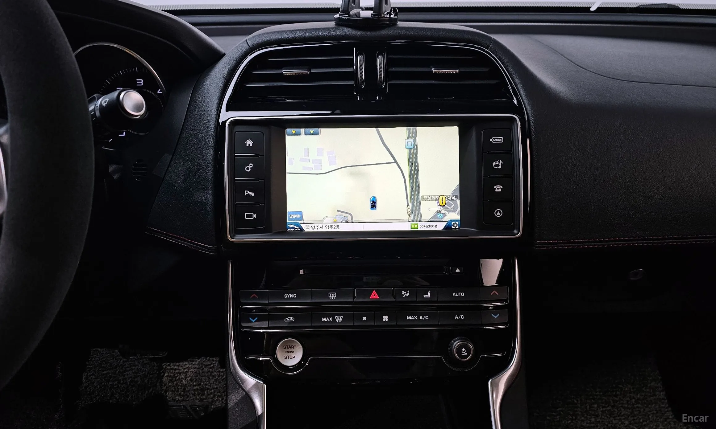 Jaguar XE превью 13