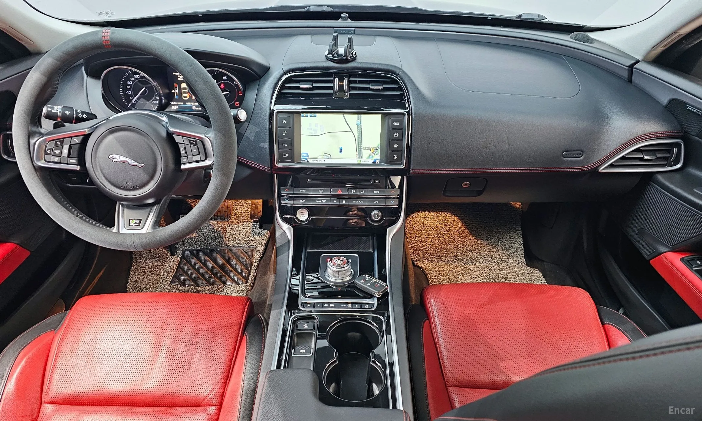 Jaguar XE превью 7