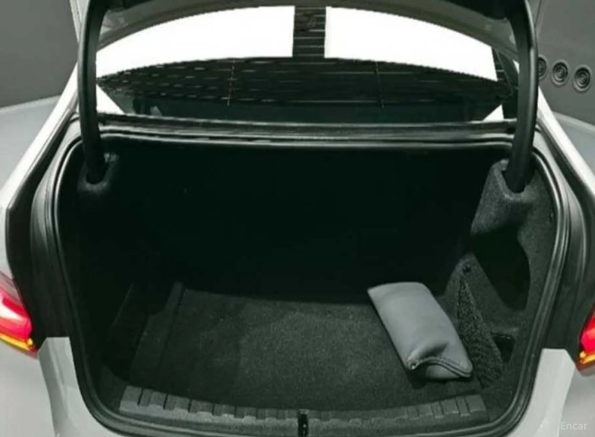 BMW 3 Series (G20) превью 20