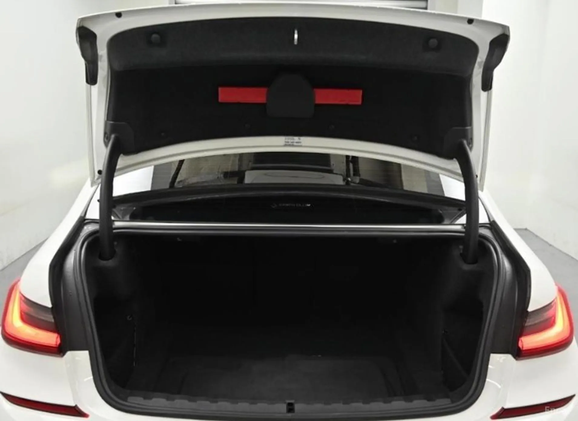 BMW 3 Series (G20) превью 19