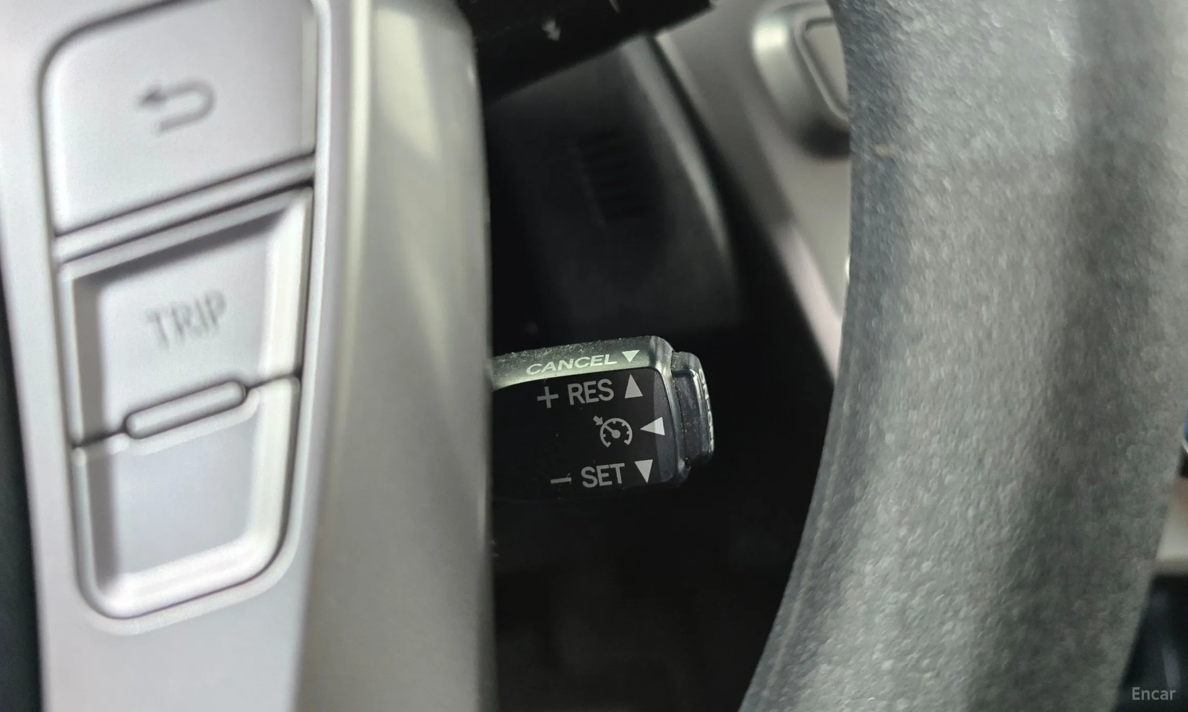 Toyota Prius V превью 13