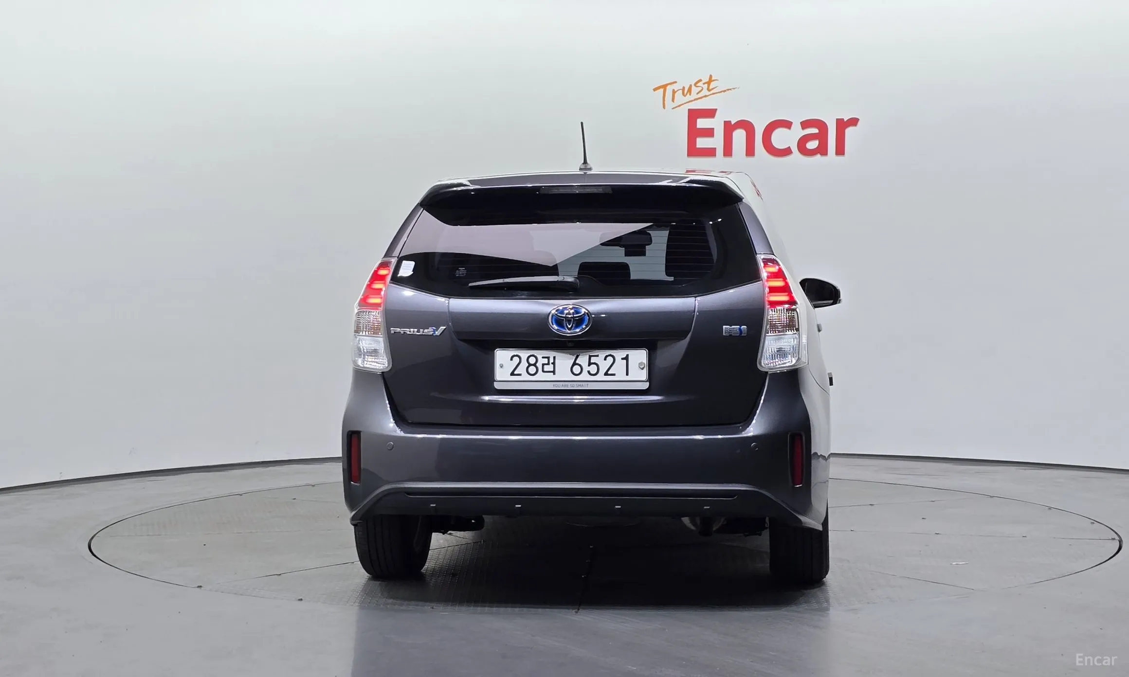 Toyota Prius V превью 4