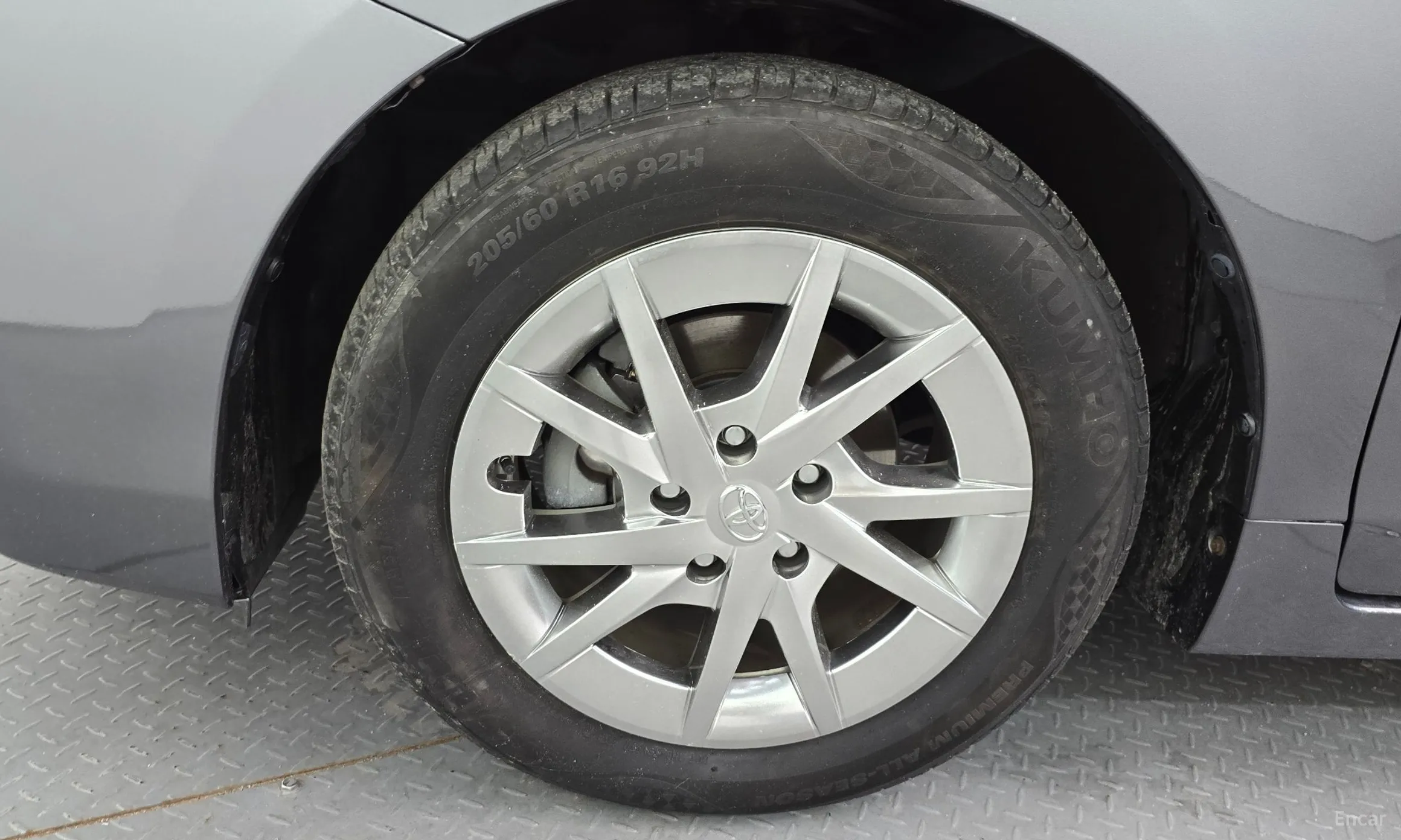 Toyota Prius V превью 5