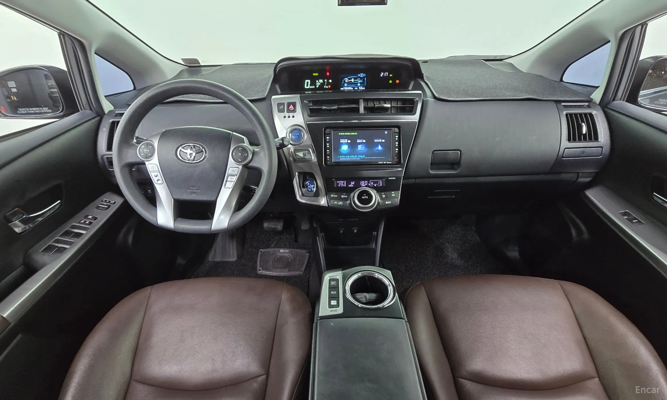 Toyota Prius V превью 7