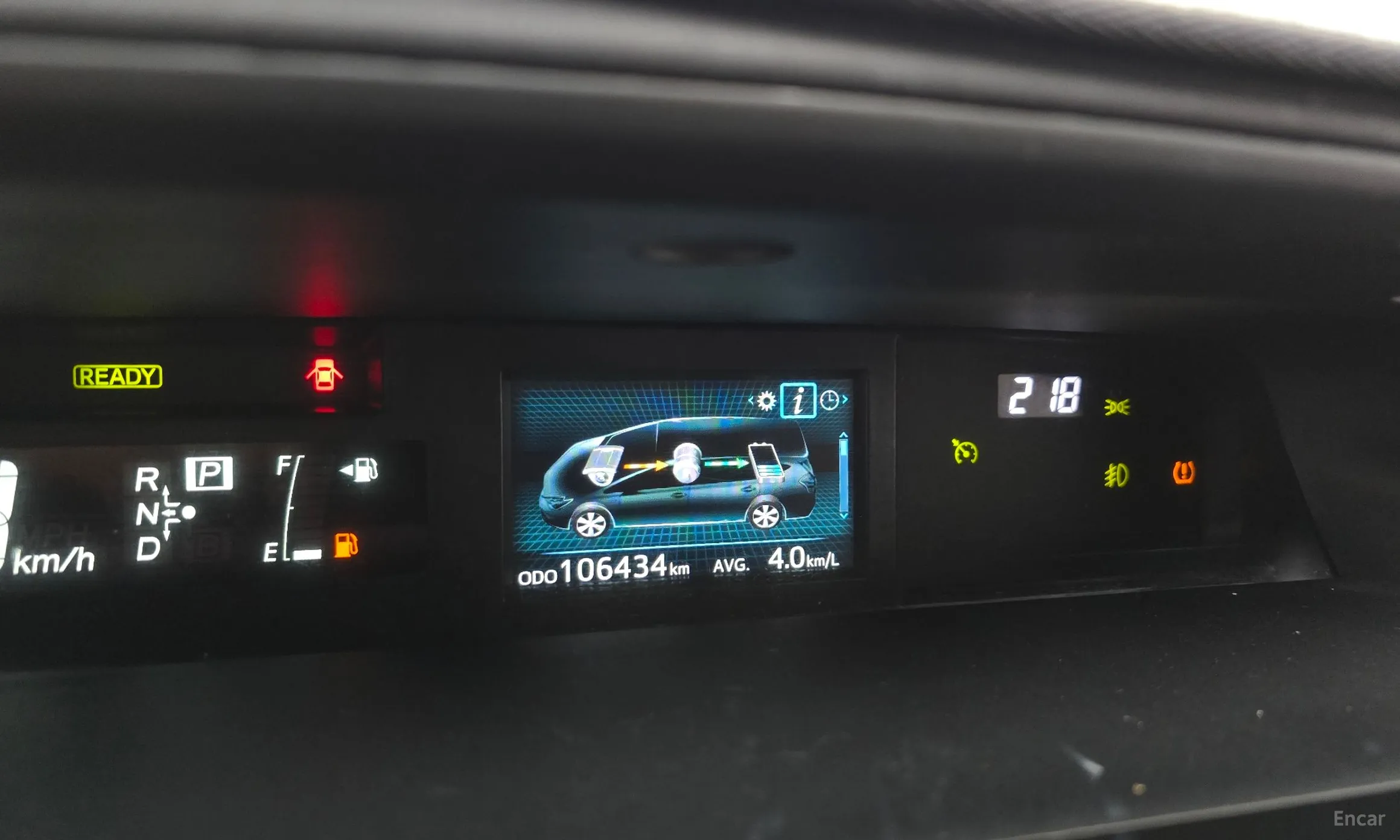 Toyota Prius V превью 8