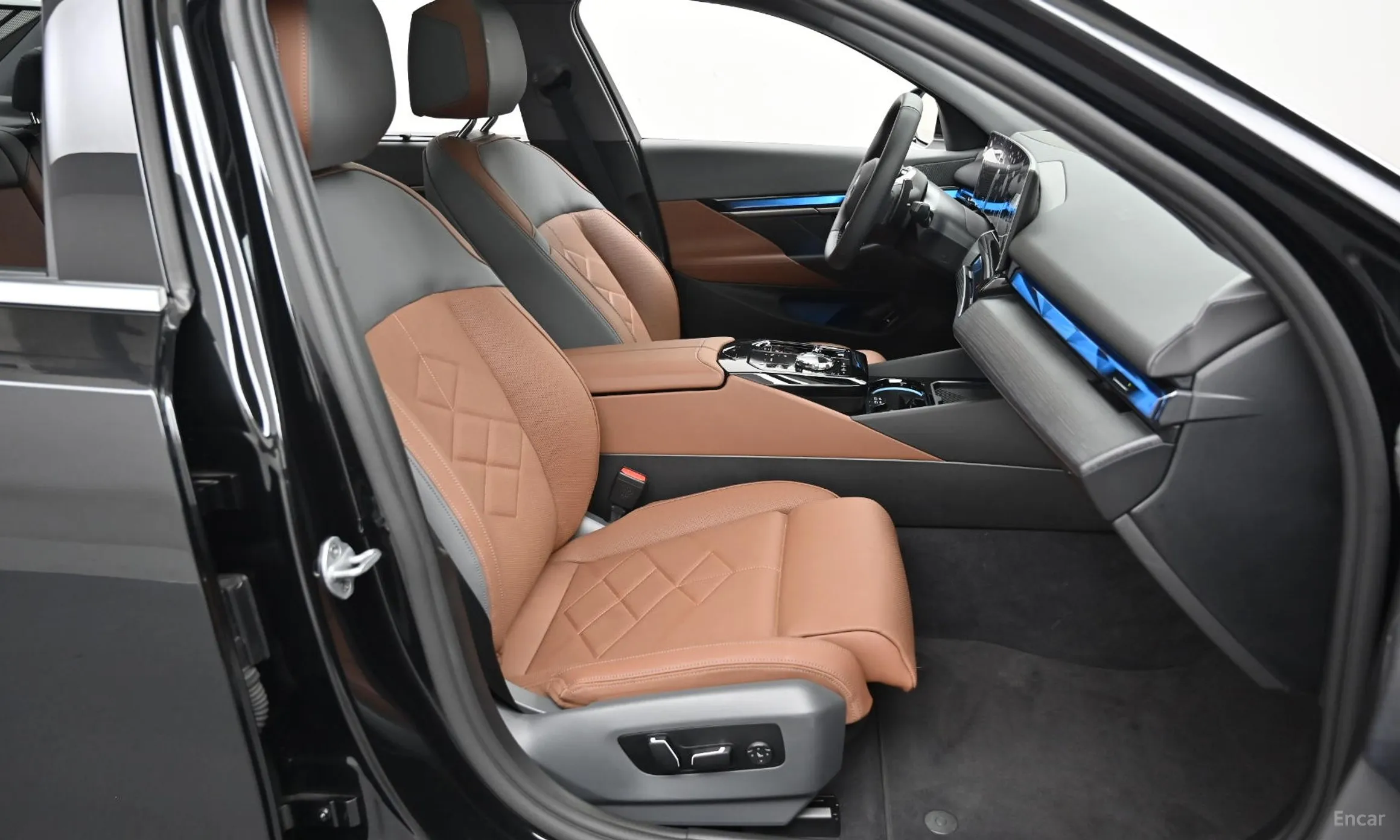 BMW 5 Series (G60) превью 10