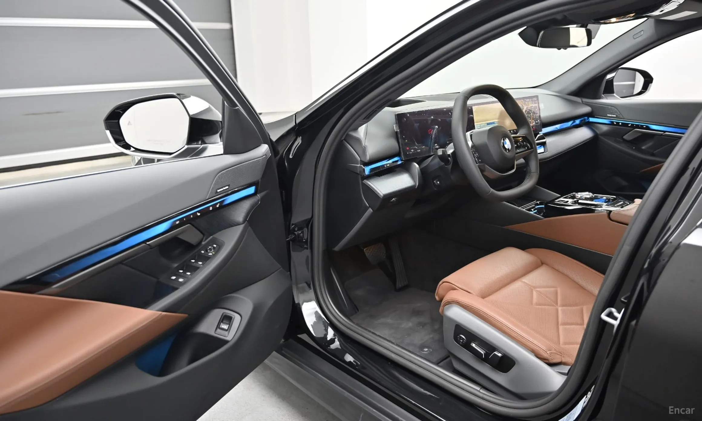 BMW 5 Series (G60) превью 11