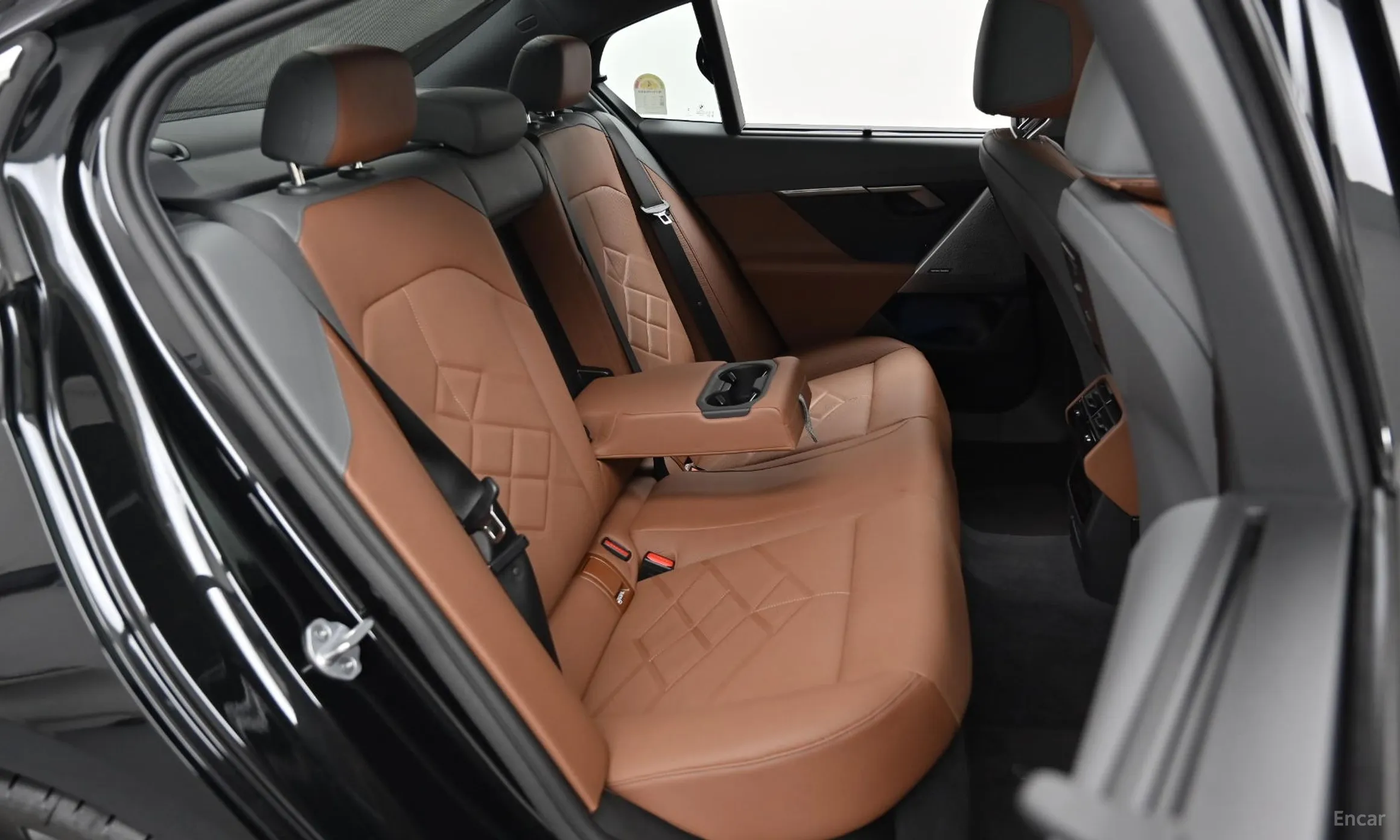 BMW 5 Series (G60) превью 12