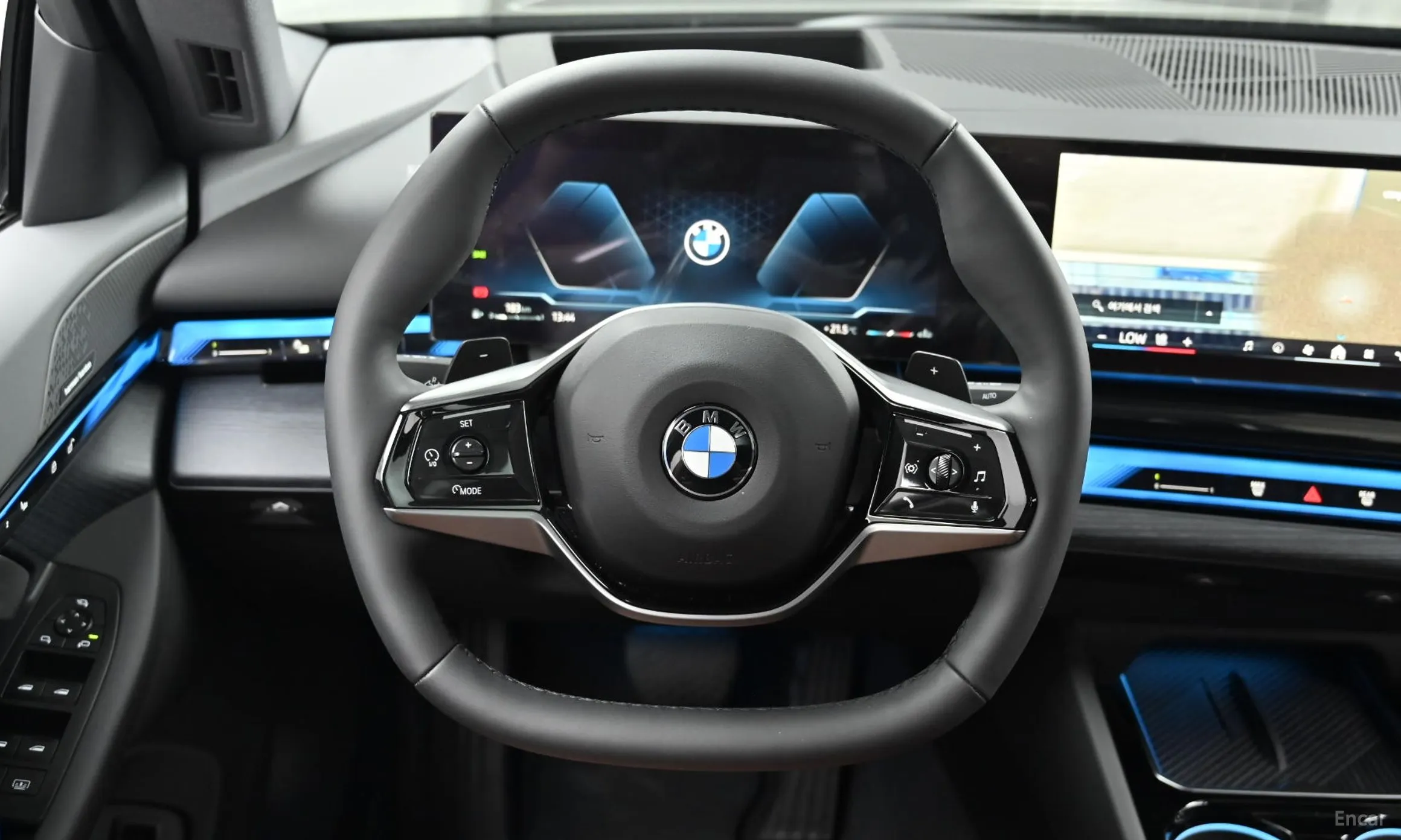 BMW 5 Series (G60) превью 13