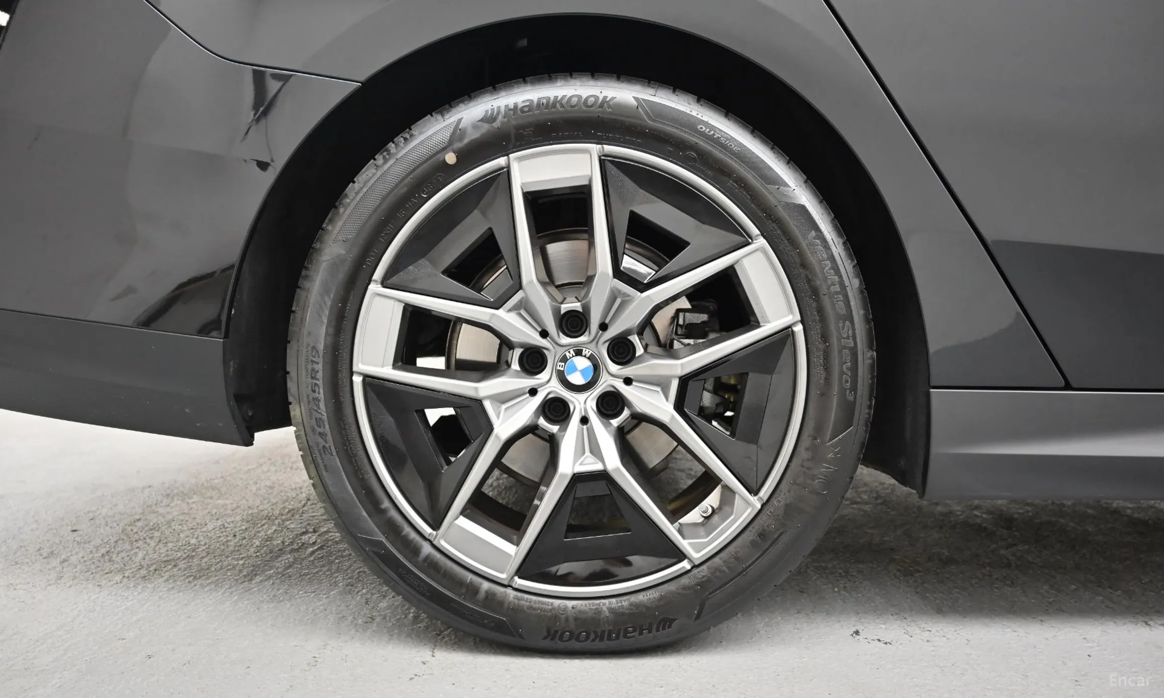 BMW 5 Series (G60) превью 5