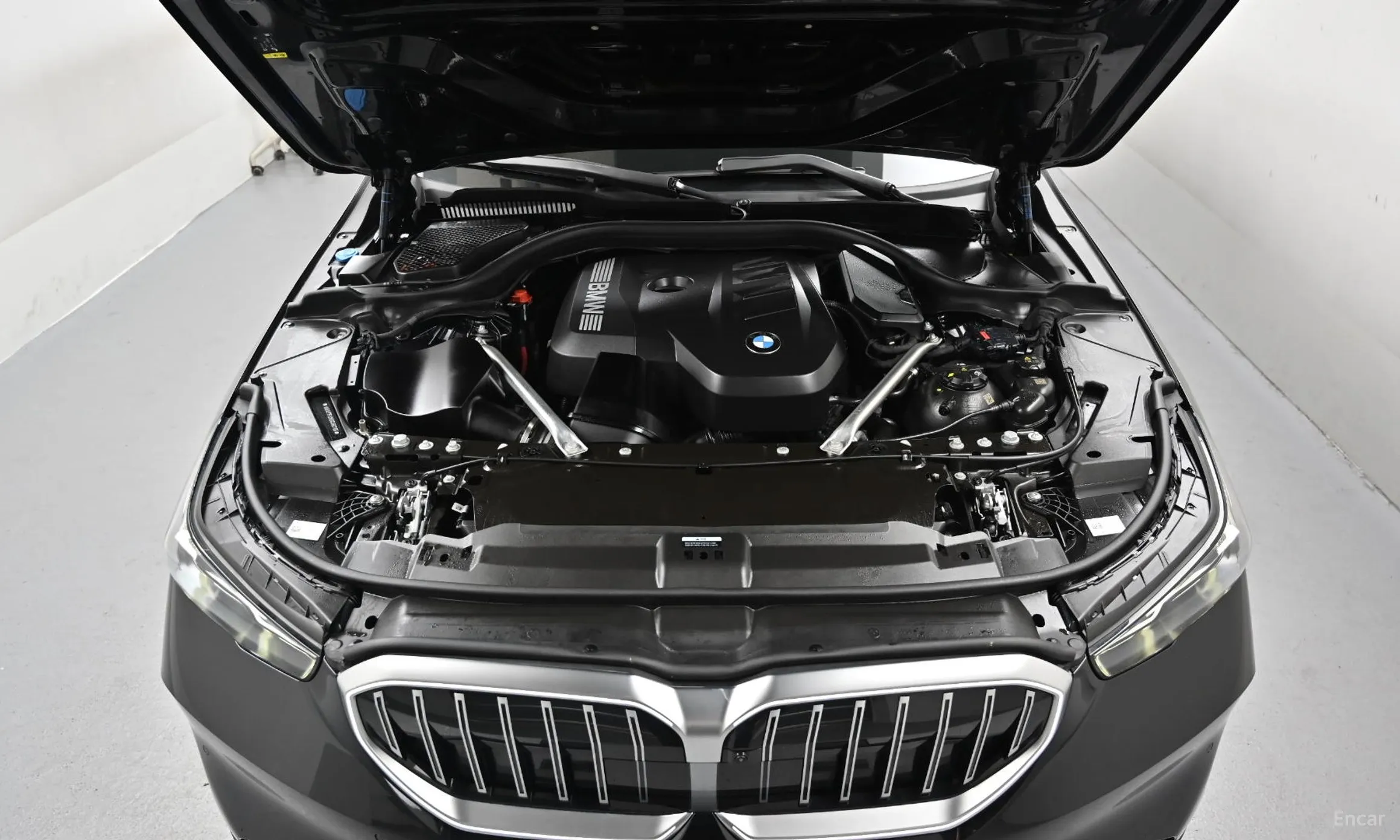 BMW 5 Series (G60) превью 6