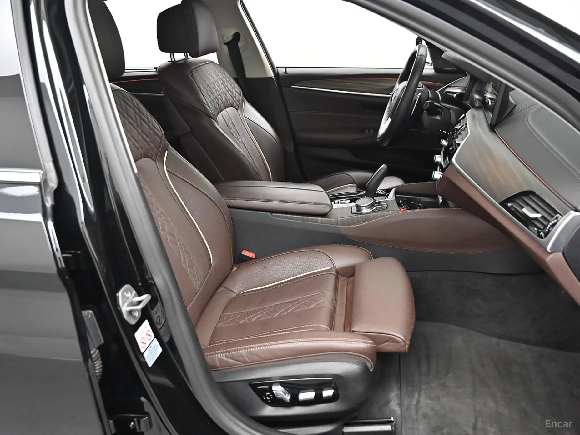 BMW 5 Series (G30) превью 10