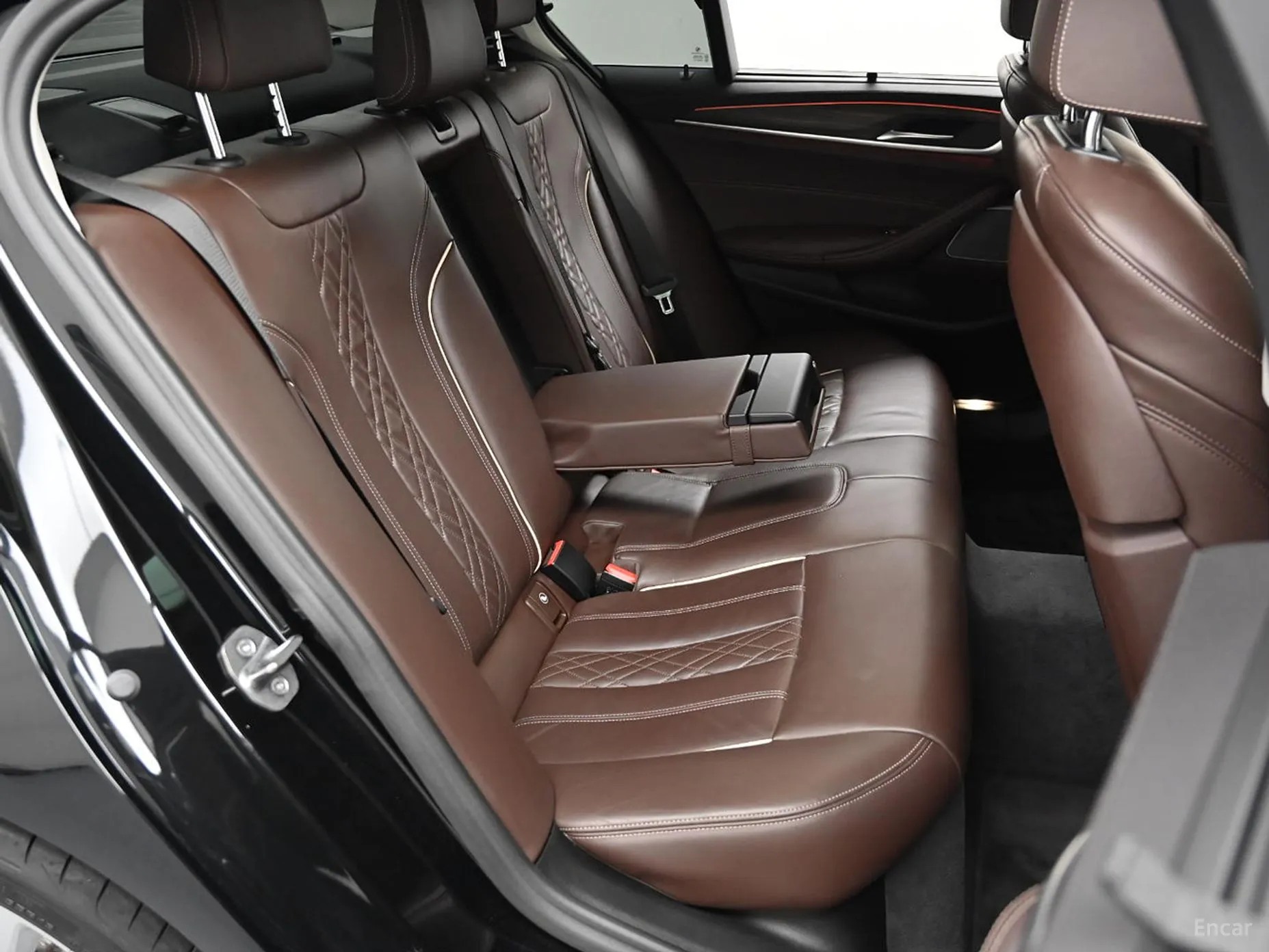 BMW 5 Series (G30) превью 12