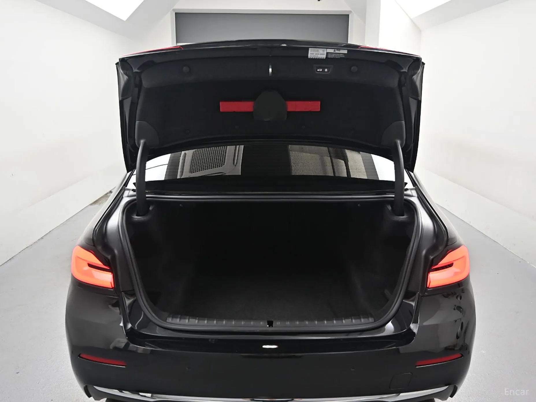 BMW 5 Series (G30) превью 20