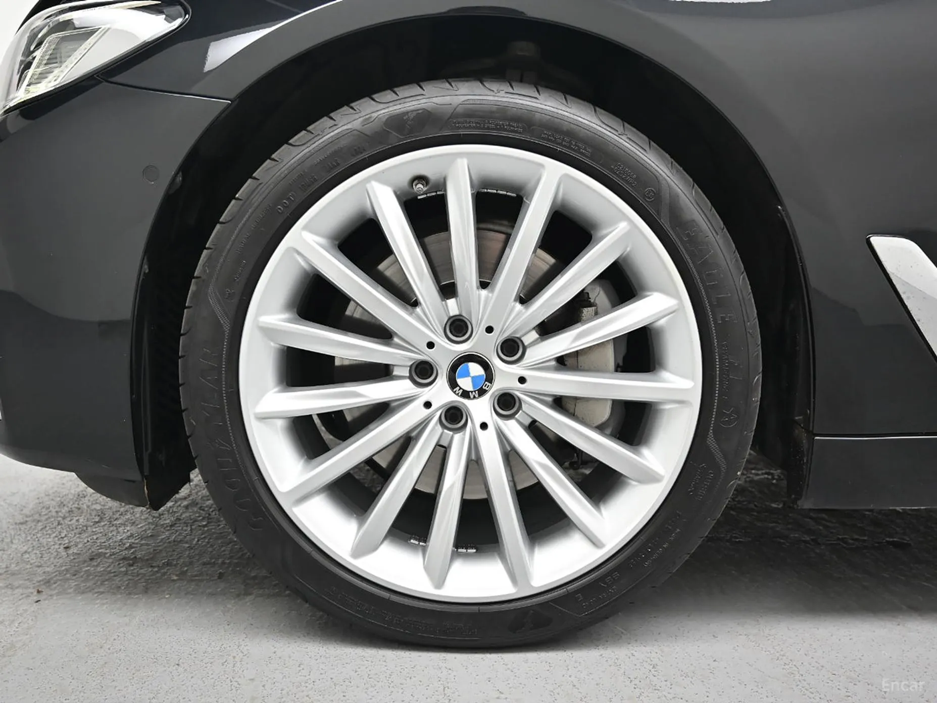 BMW 5 Series (G30) превью 5