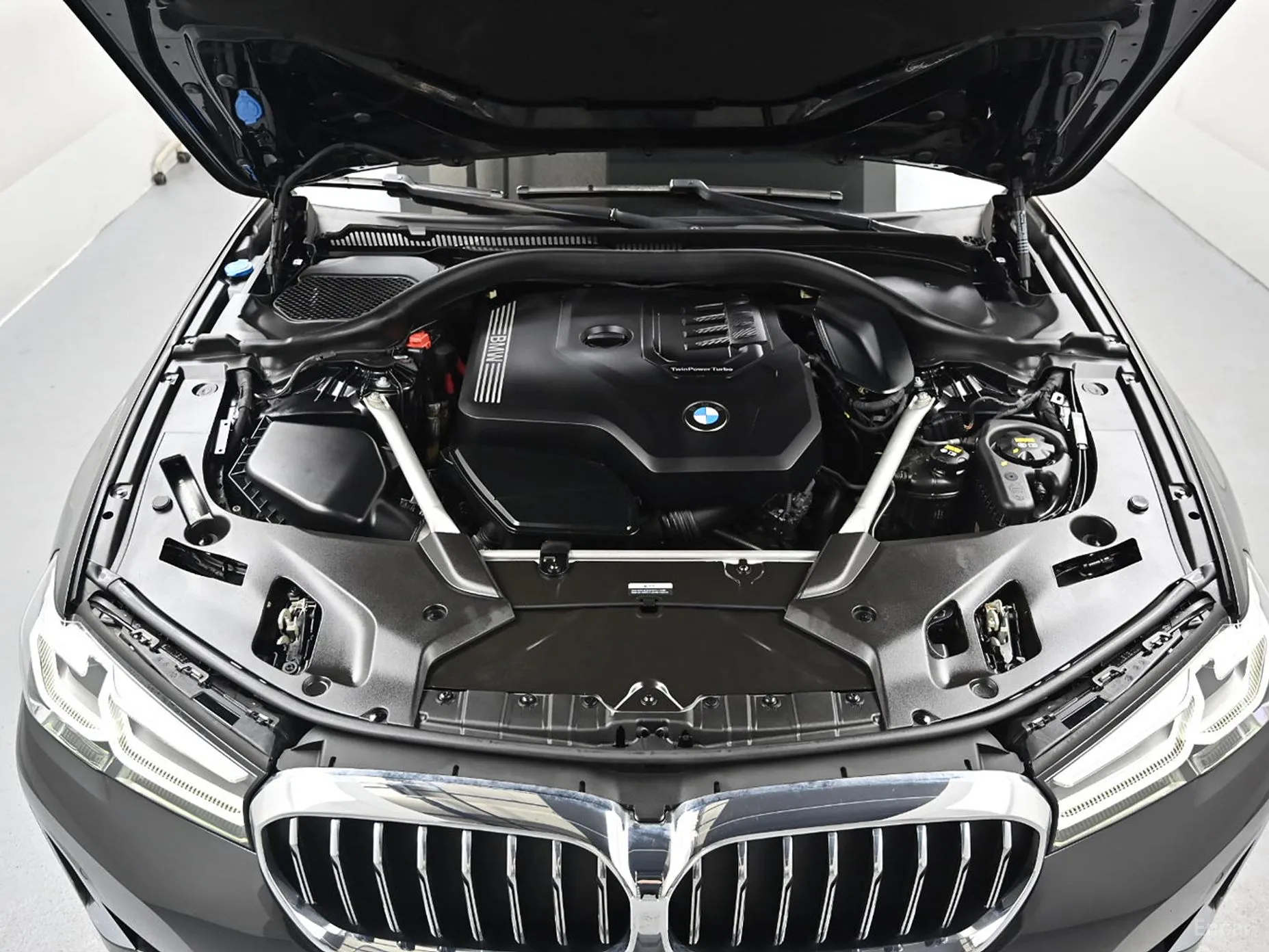 BMW 5 Series (G30) превью 6