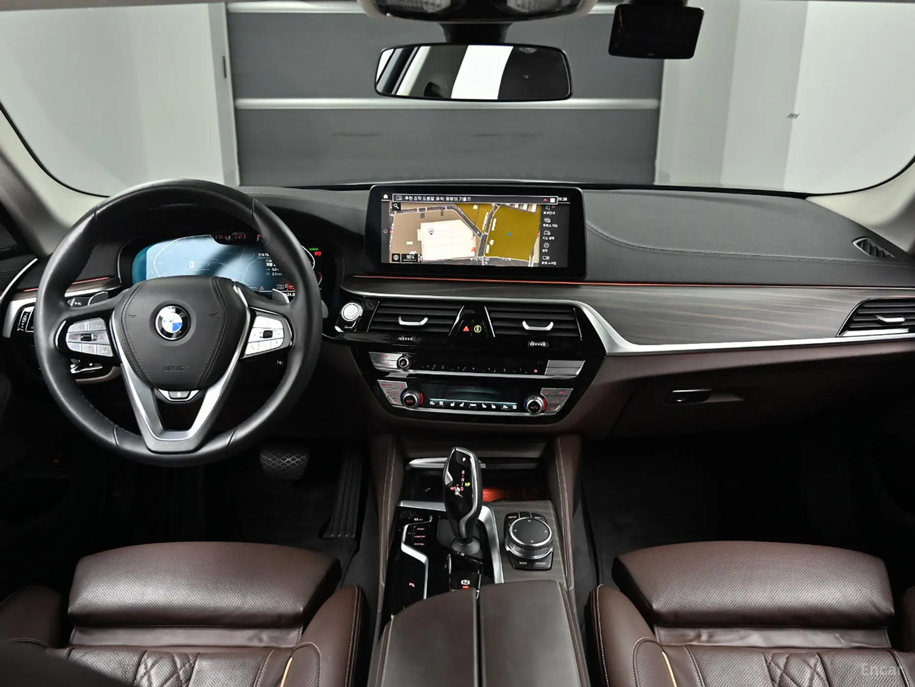 BMW 5 Series (G30) превью 7