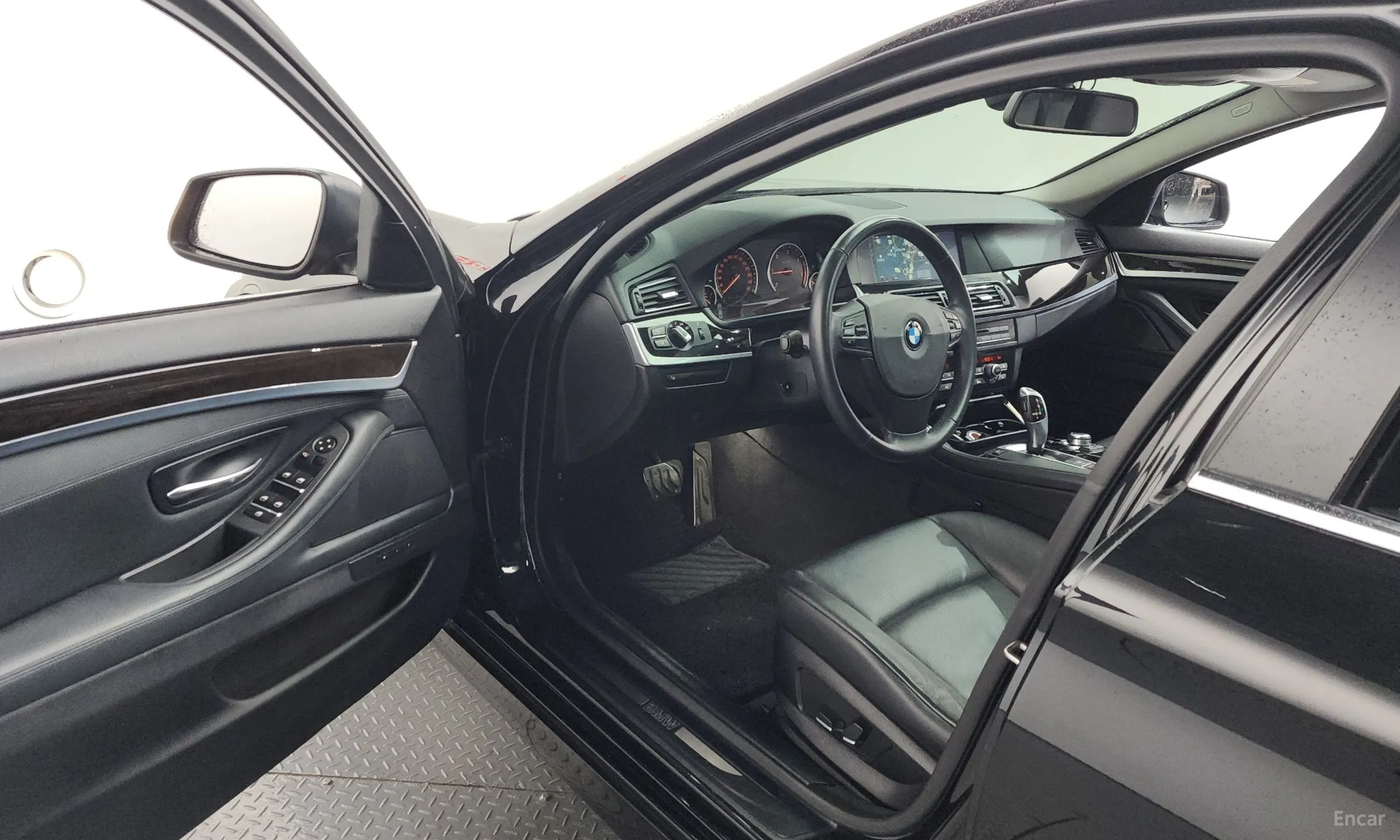 BMW 5 Series (F10) превью 10