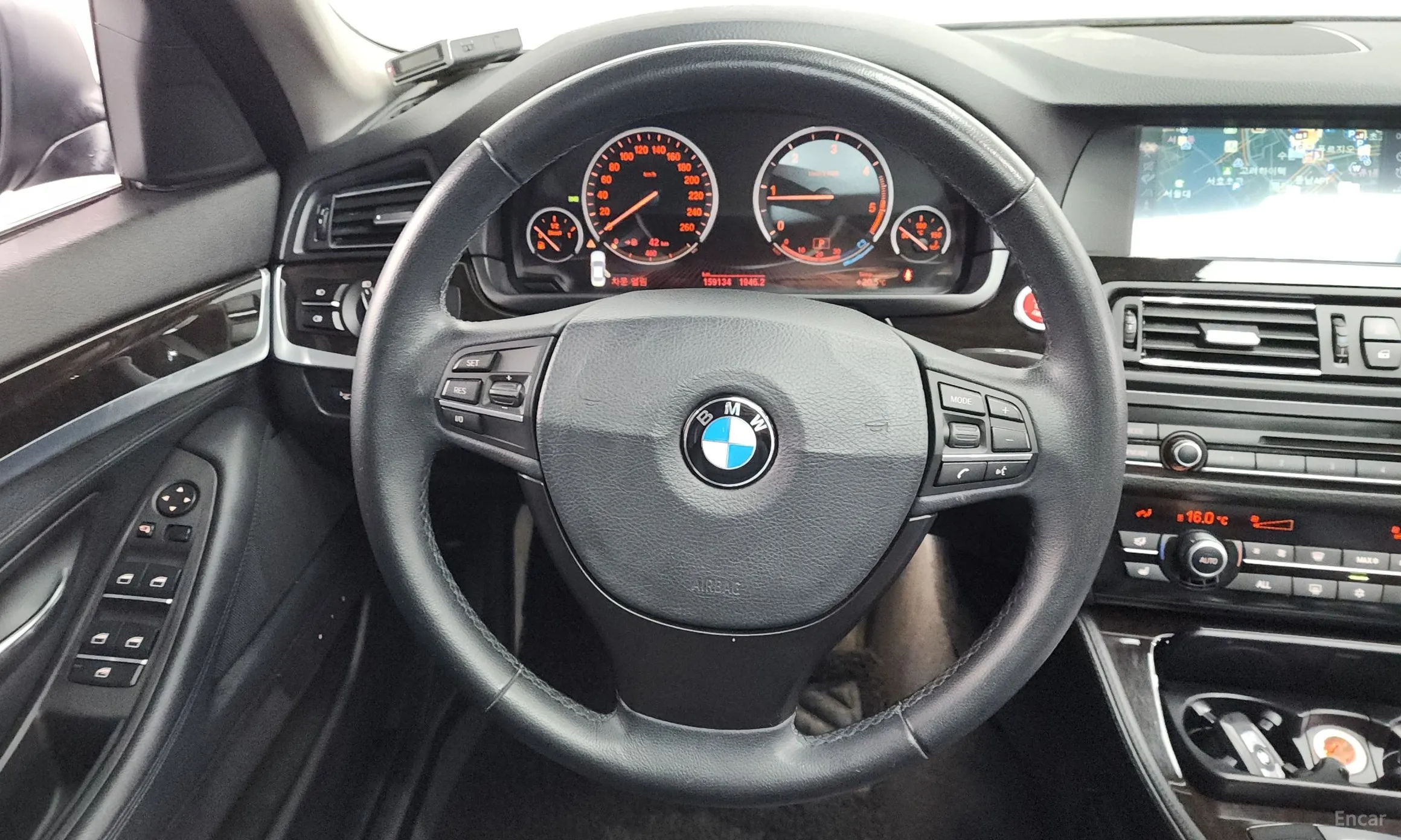 BMW 5 Series (F10) превью 13