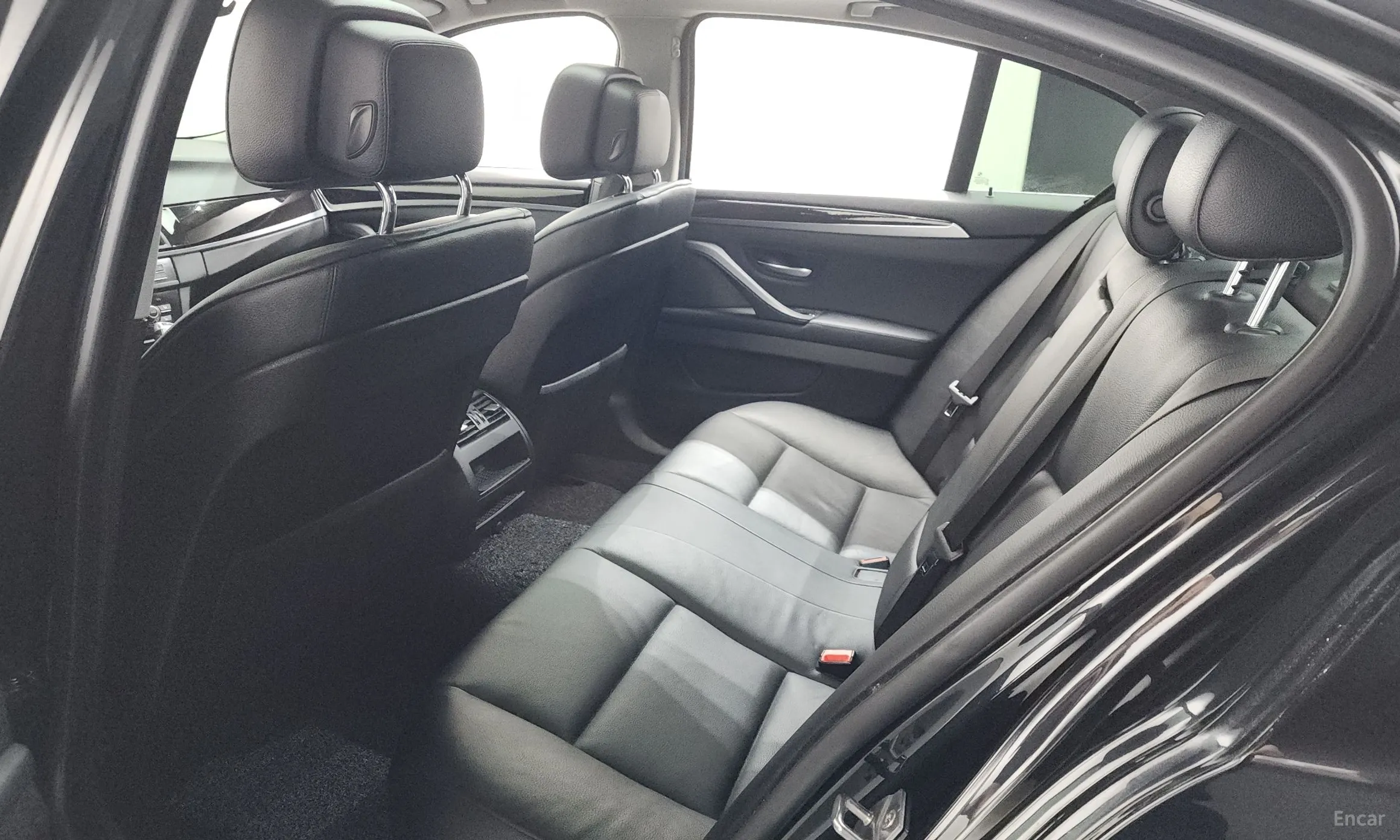 BMW 5 Series (F10) превью 19