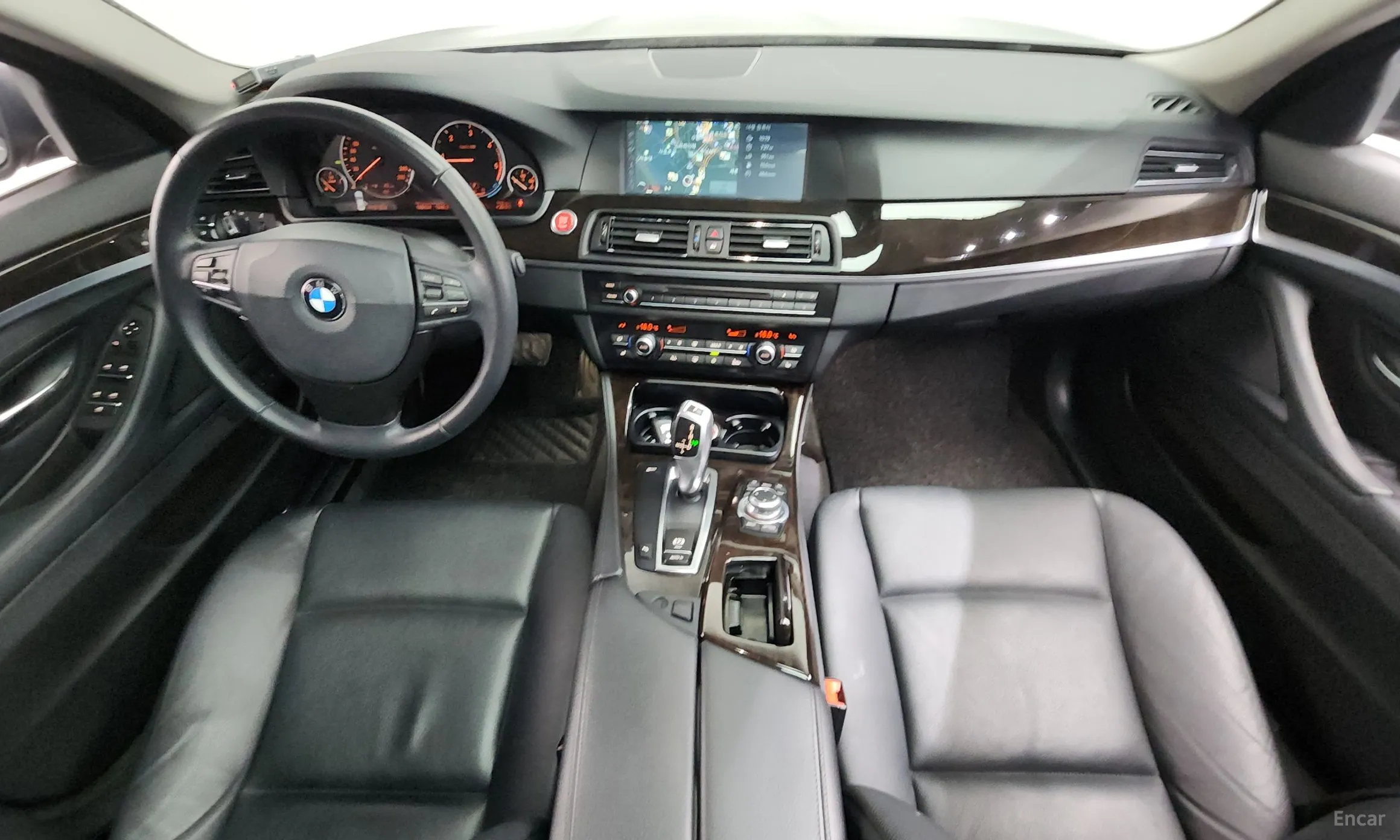 BMW 5 Series (F10) превью 7