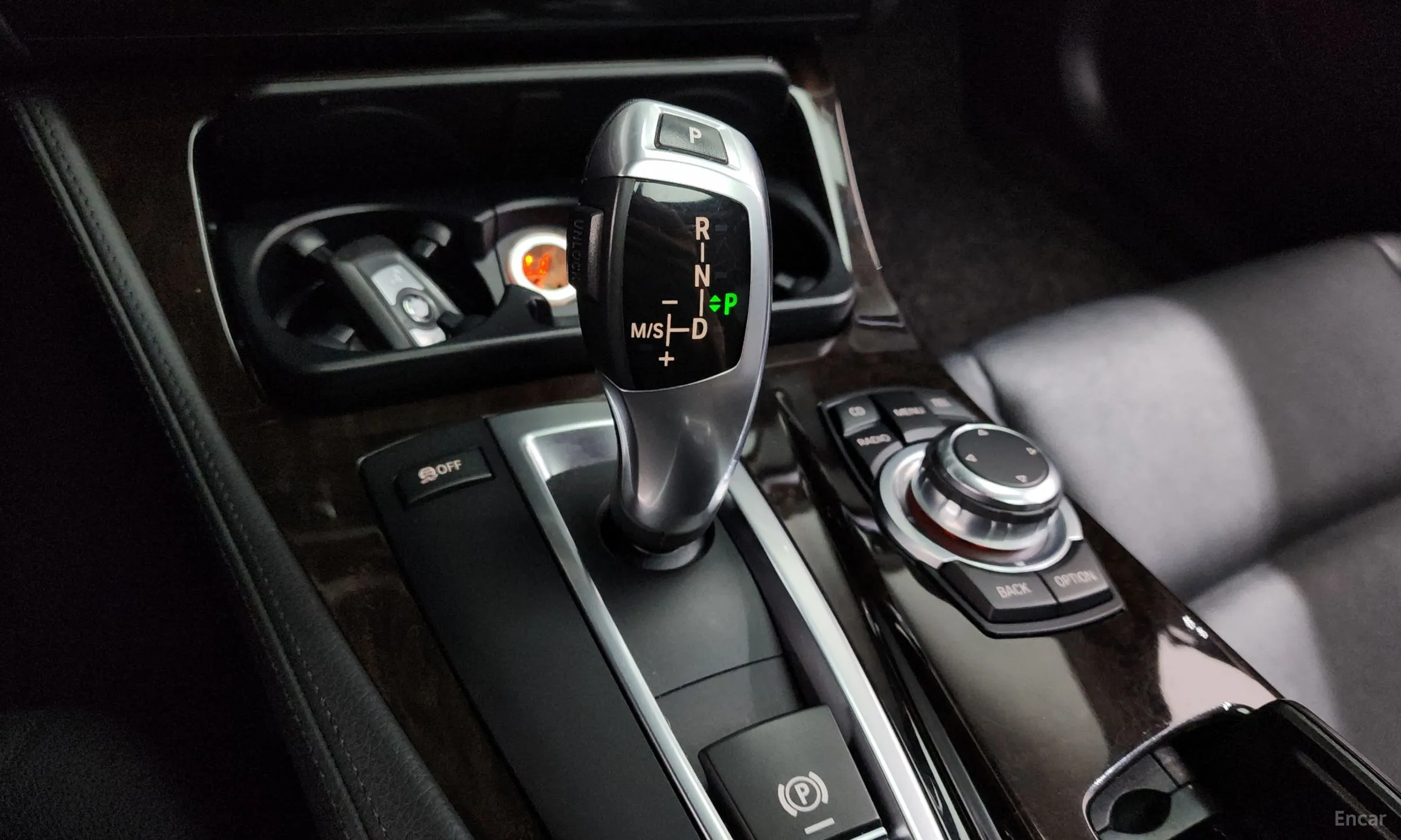 BMW 5 Series (F10) превью 9