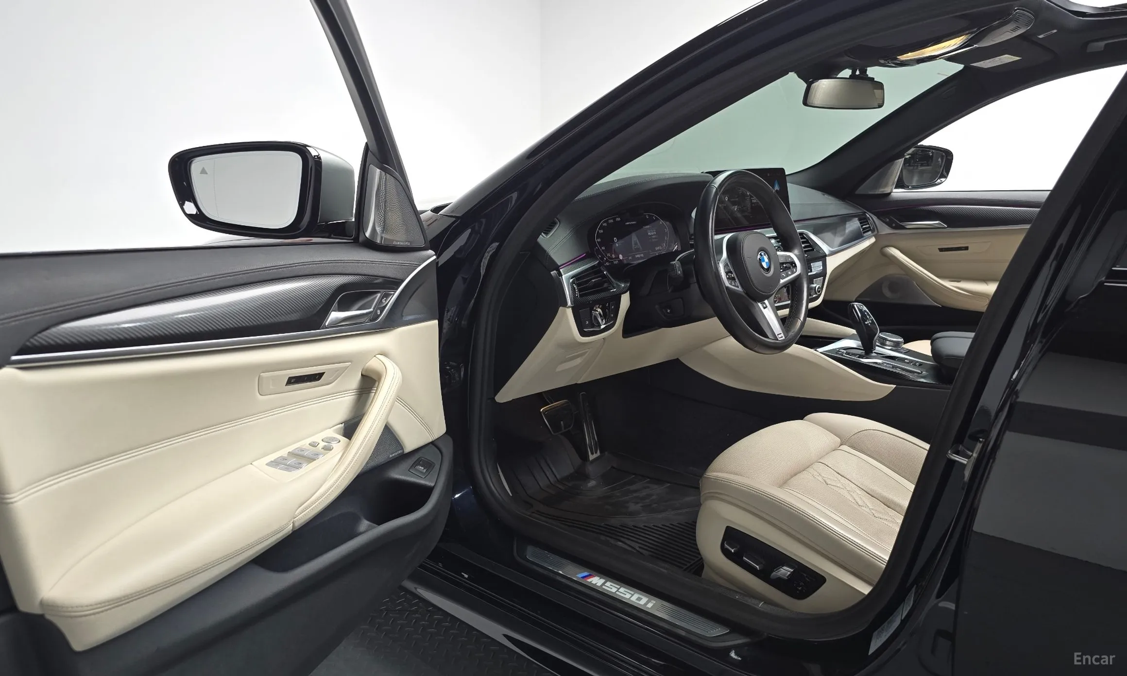 BMW 5 Series (G30) превью 10