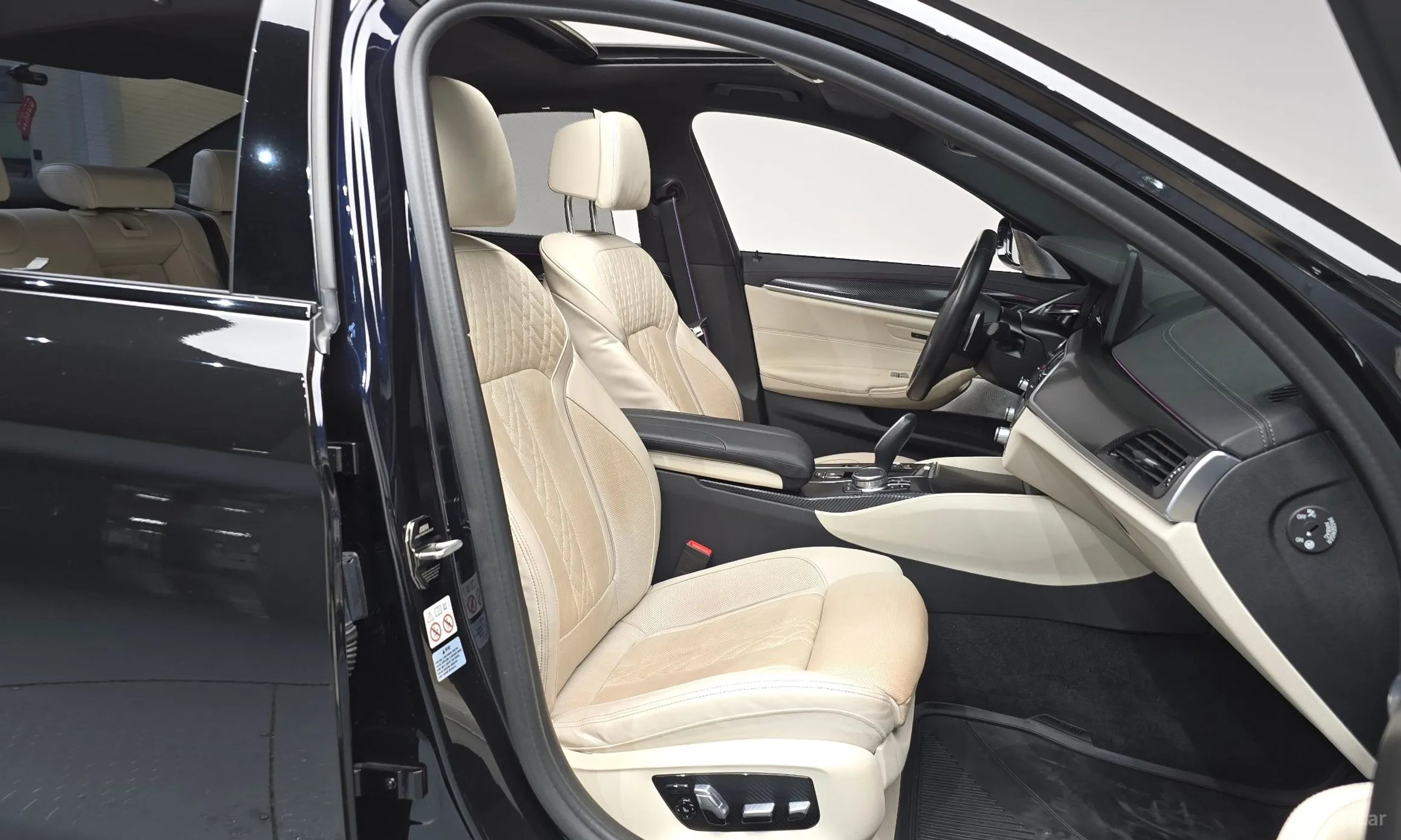 BMW 5 Series (G30) превью 11