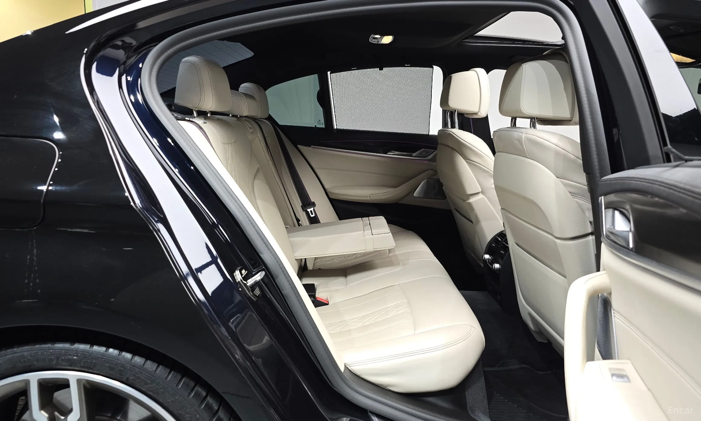 BMW 5 Series (G30) превью 12