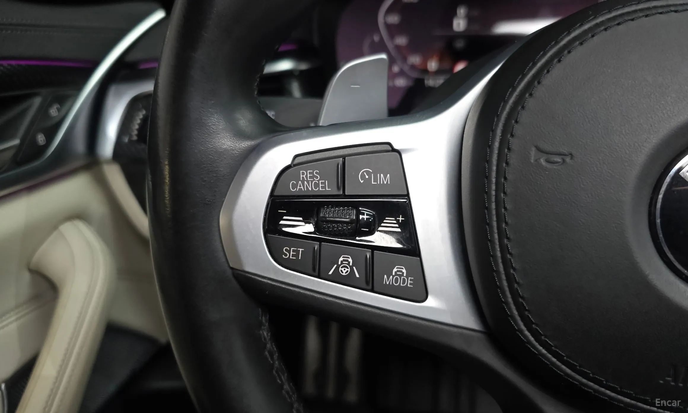 BMW 5 Series (G30) превью 17