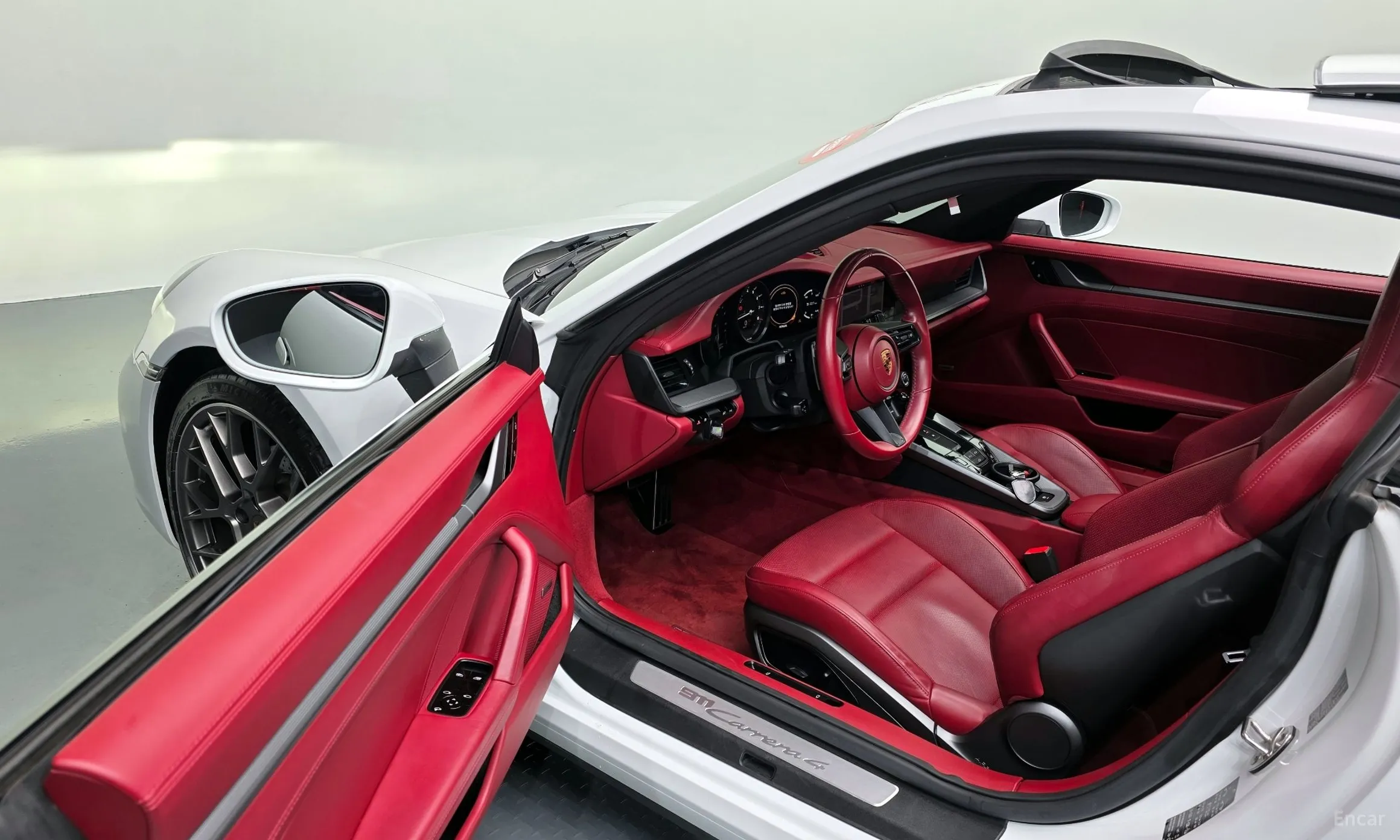 Porsche 911 (992) превью 10
