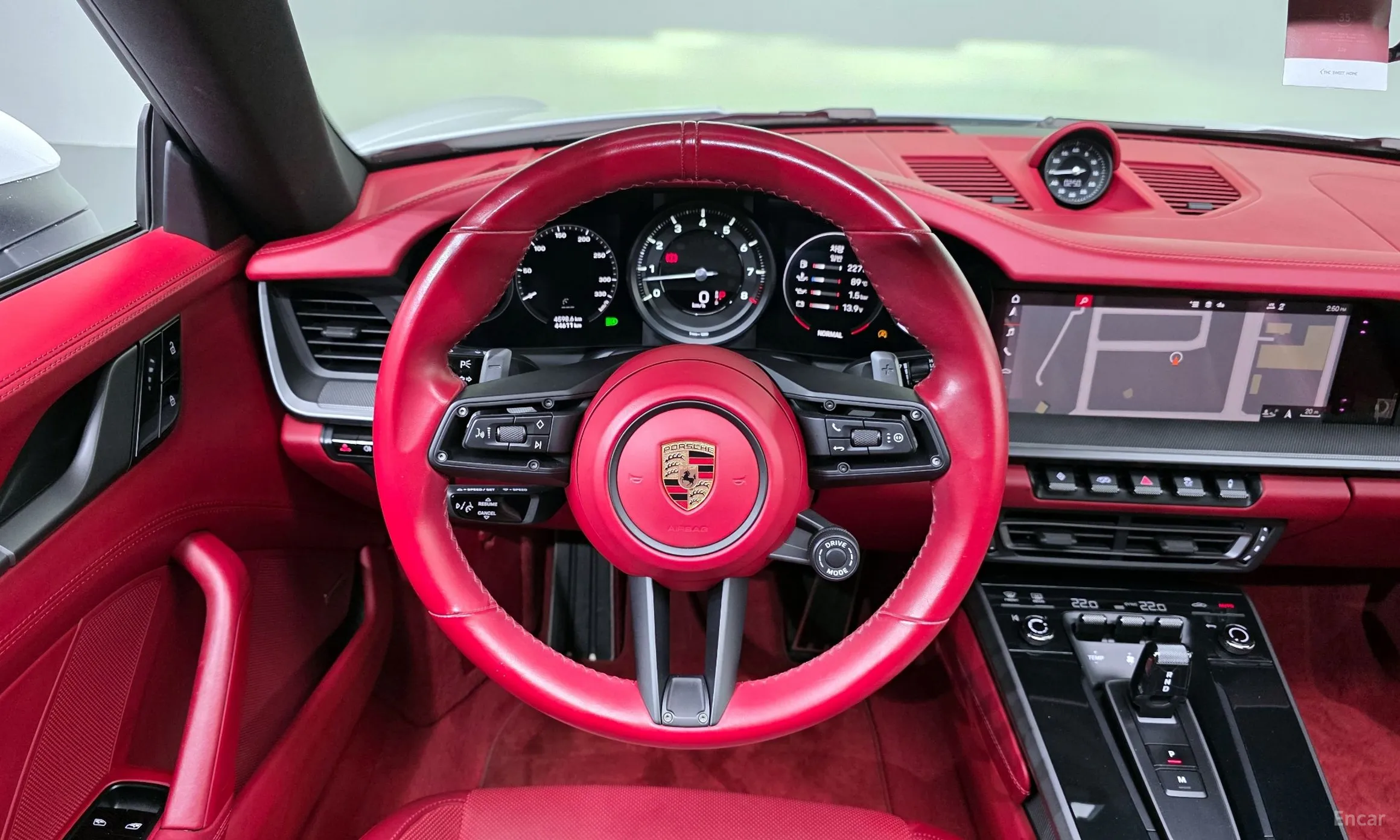Porsche 911 (992) превью 12