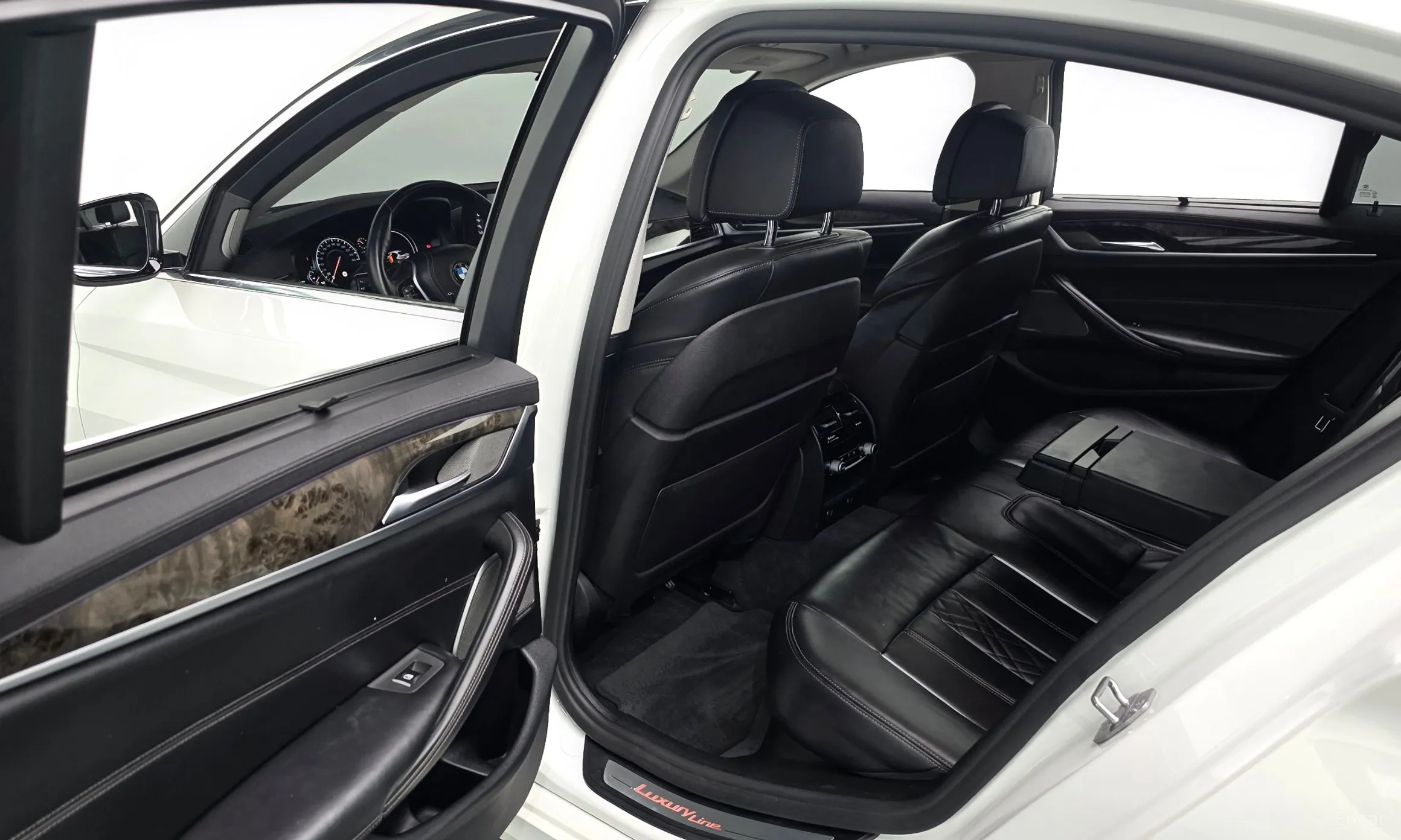 BMW 5 Series (G30) превью 11