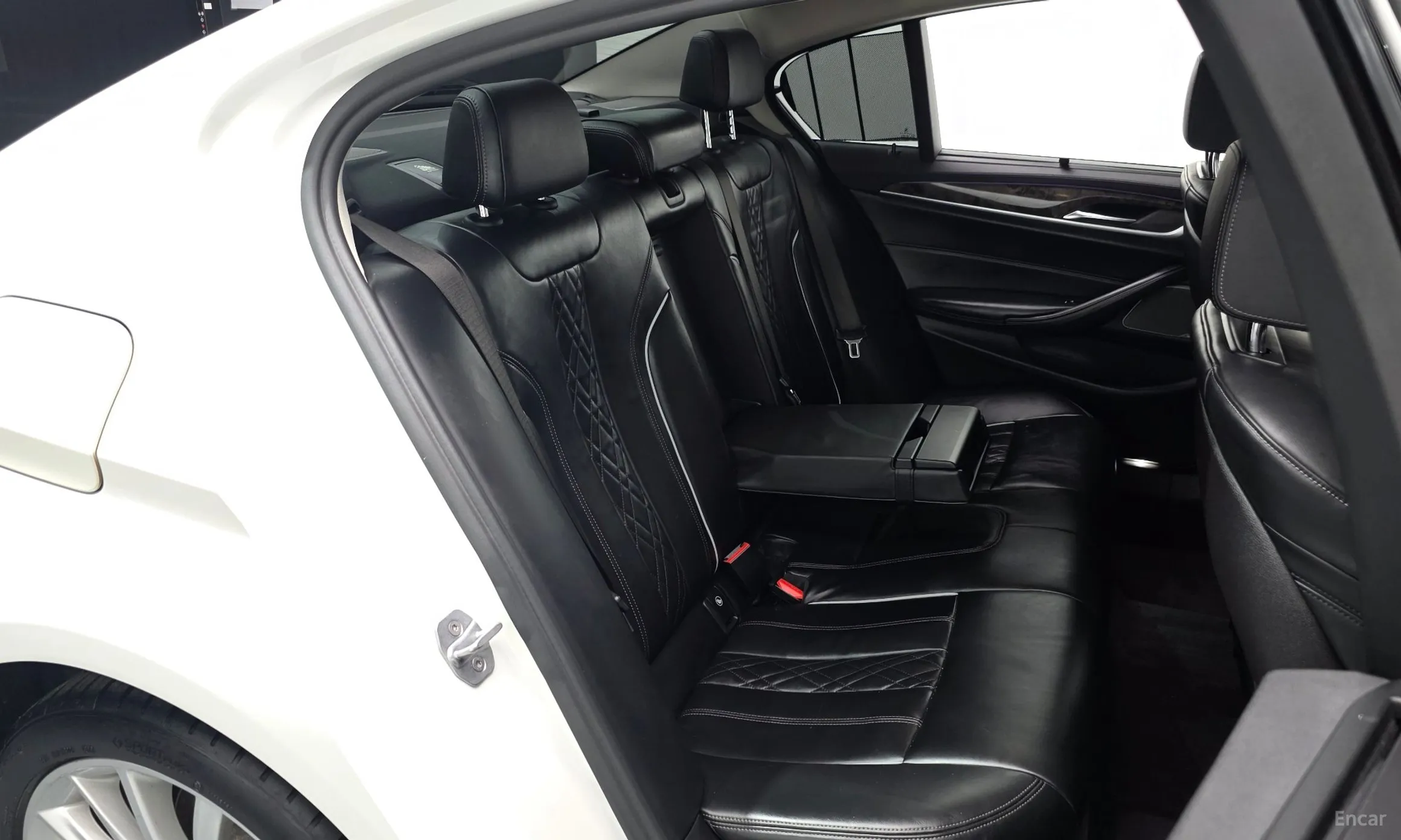 BMW 5 Series (G30) превью 12
