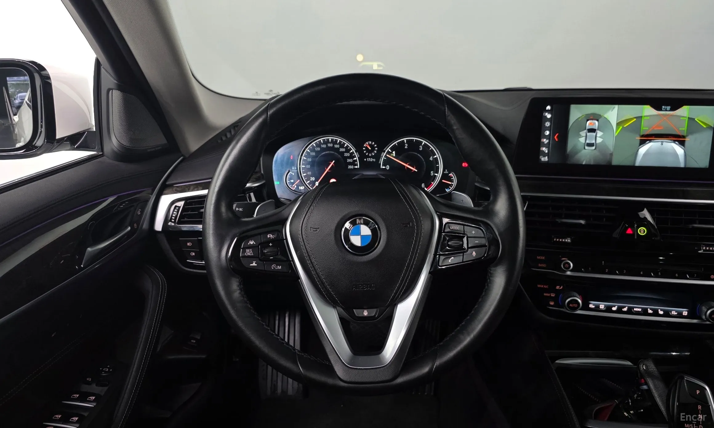 BMW 5 Series (G30) превью 13