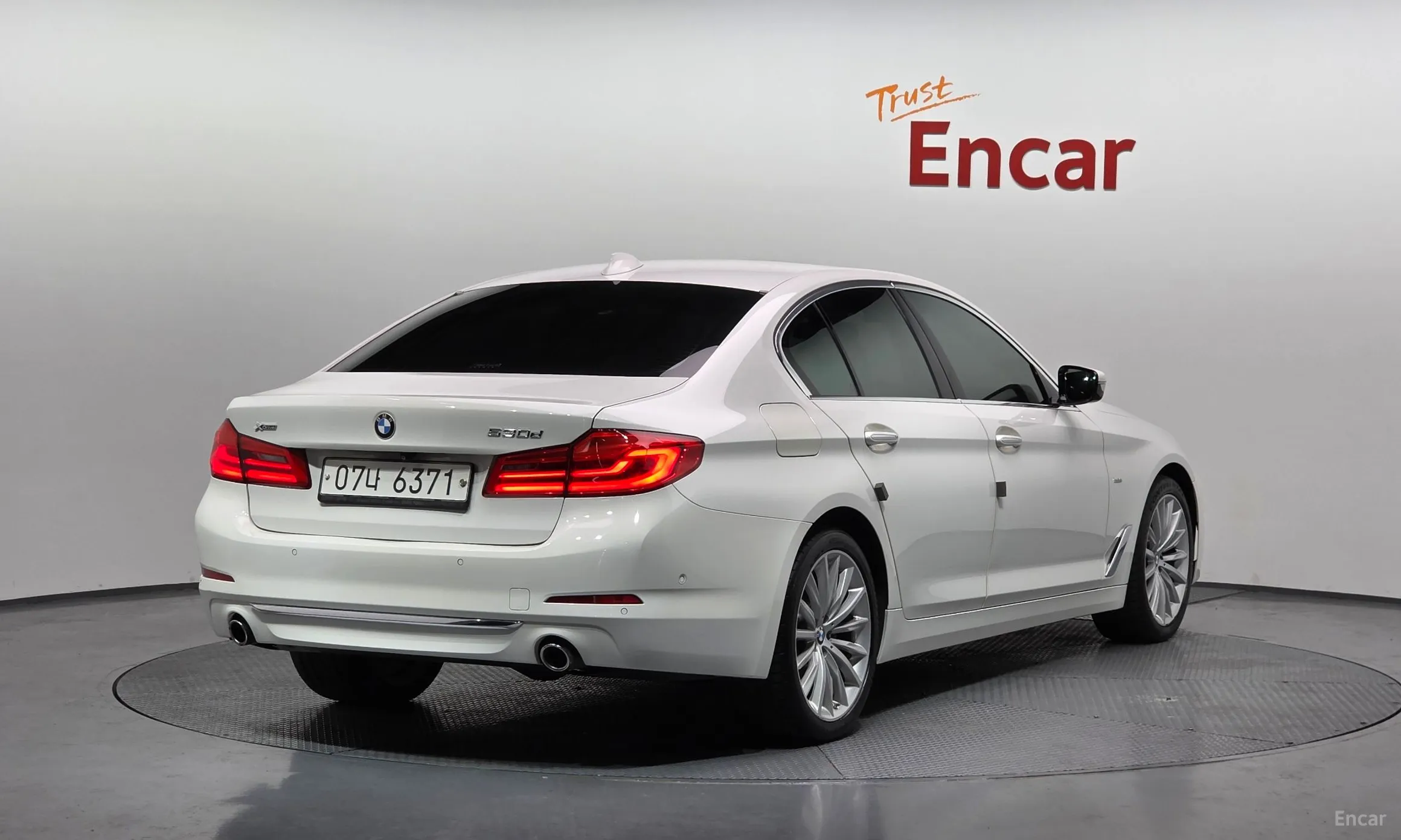 BMW 5 Series (G30) превью 2