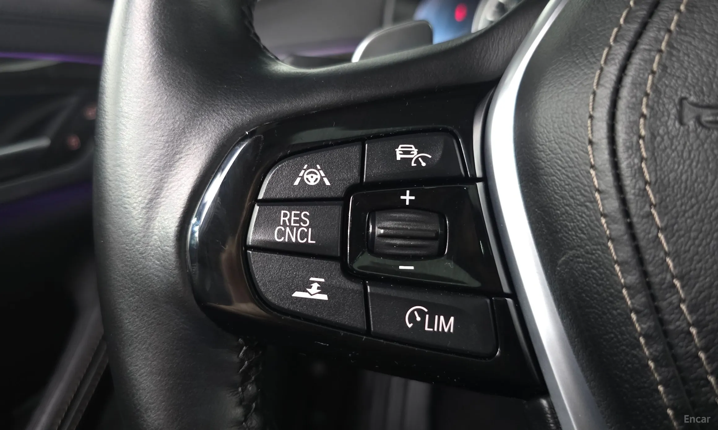 BMW 5 Series (G30) превью 18