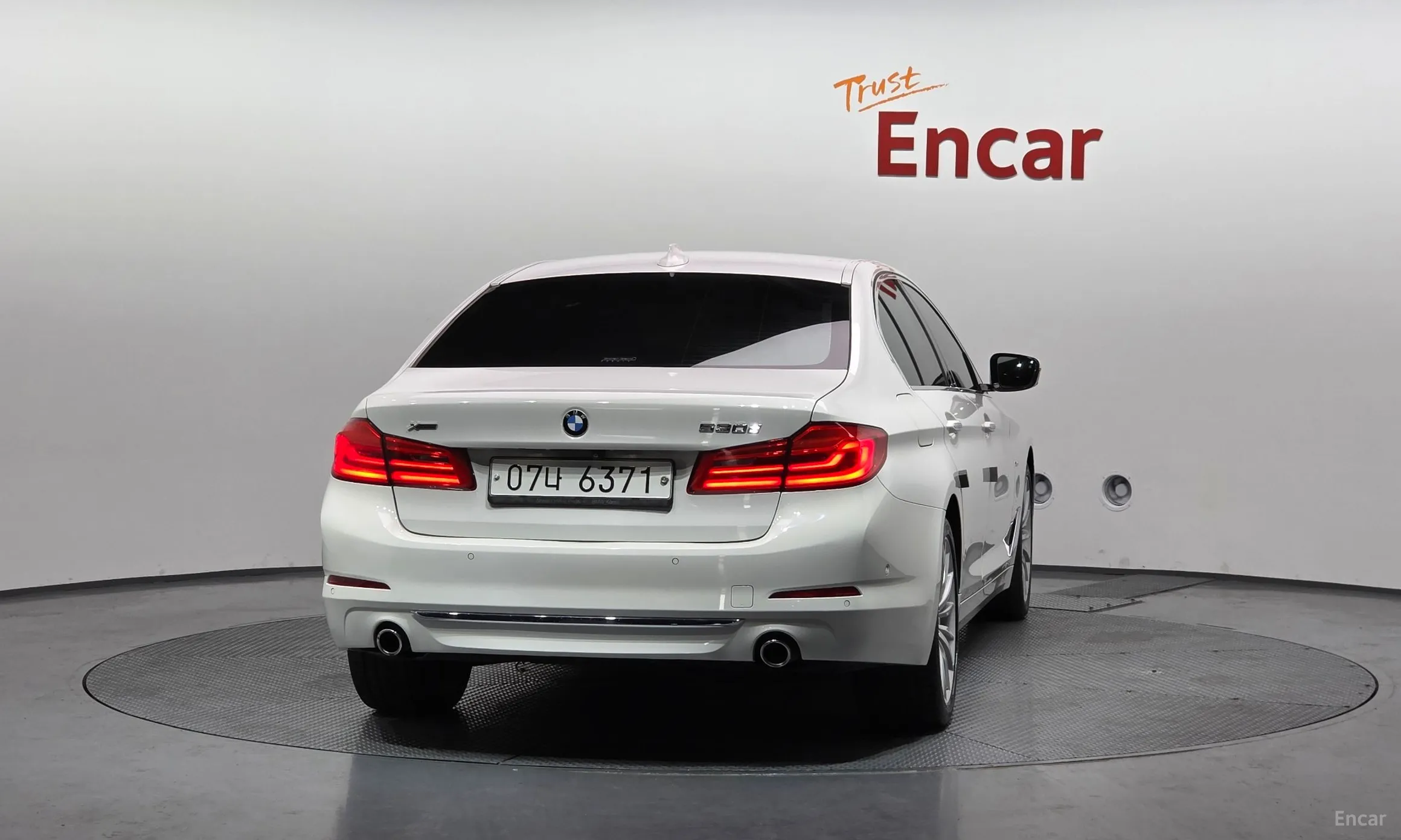 BMW 5 Series (G30) превью 4